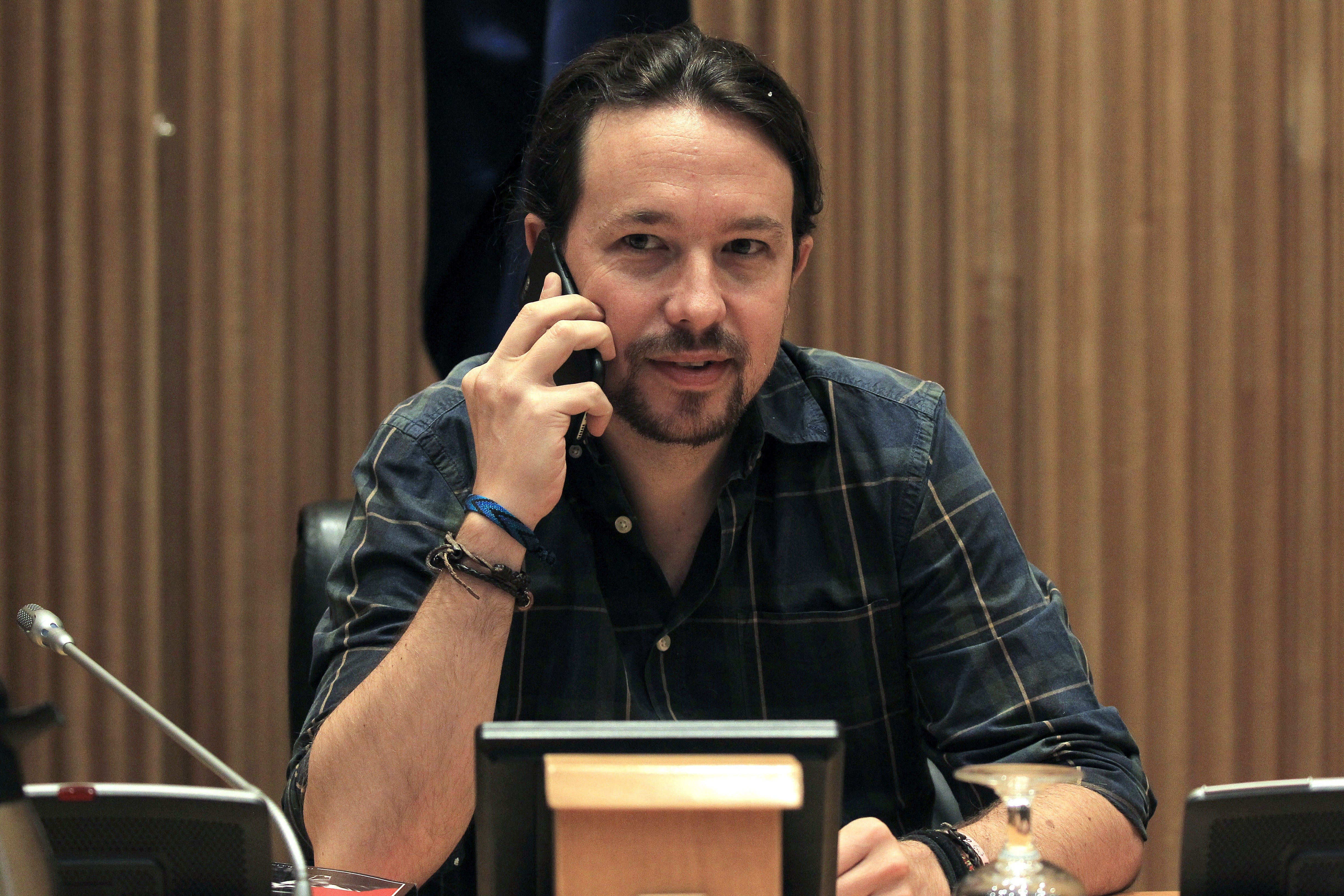 Iglesias es reuneix d'urgència amb els comuns per l'1-O, però sense Fachin