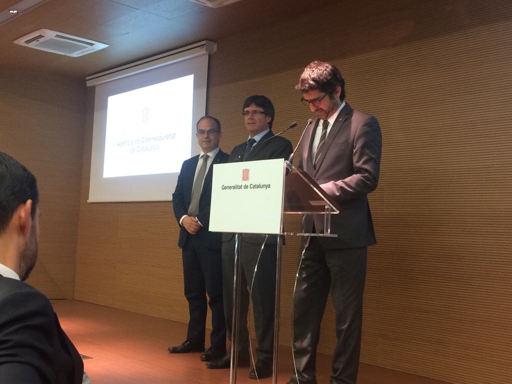 Diligència contra un alt càrrec per no recollir l'avís del TC perquè estava reunit amb Puigdemont