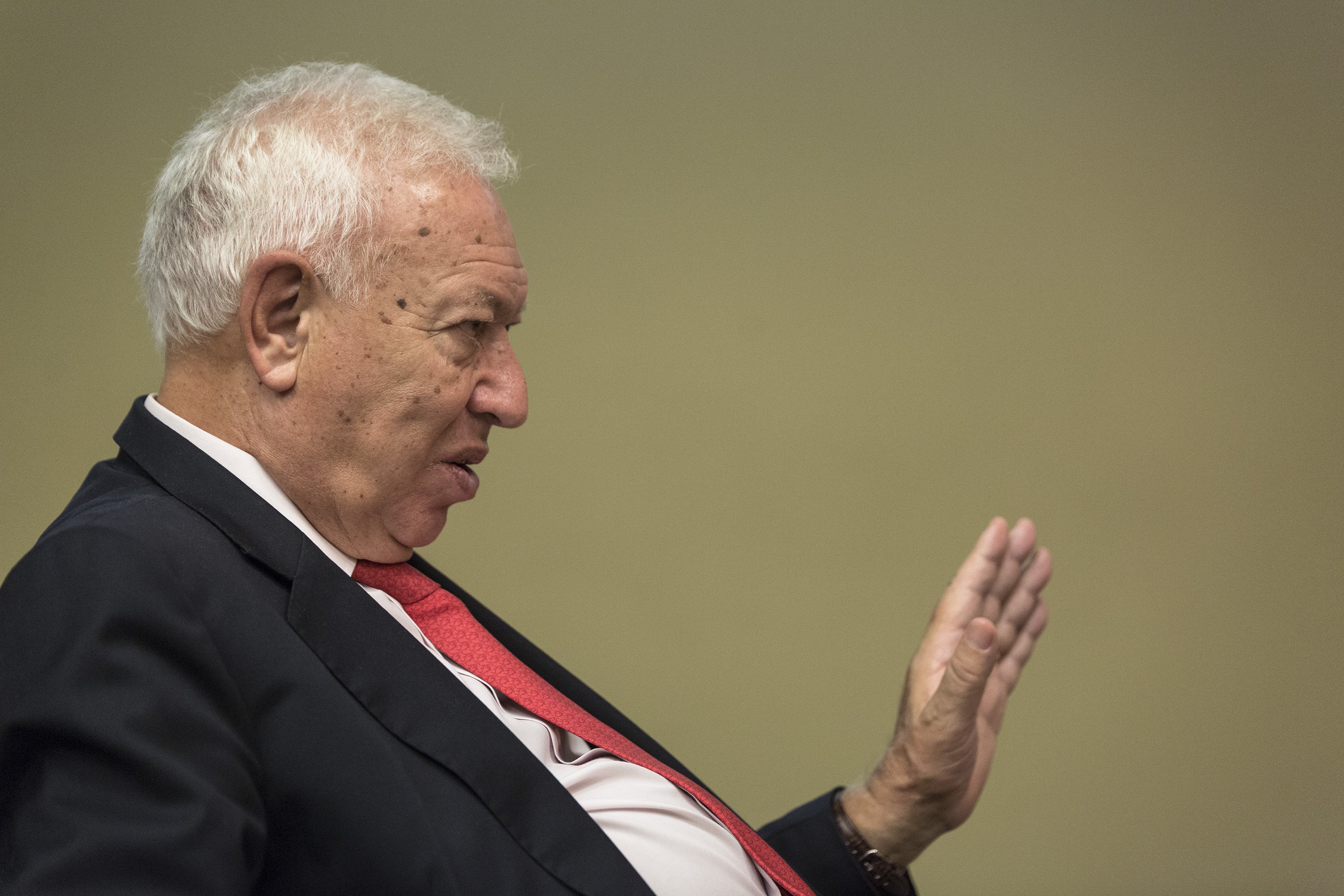 Margallo: "Puigdemont marca el juego"