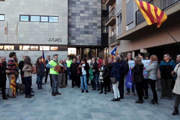 Acordions a Jutjats de la Seu animant els alcaldes investigats / TC