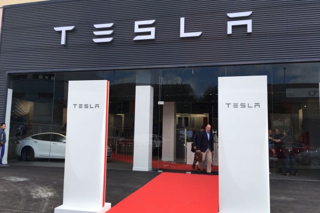 tesla barcelona   vicotr costa