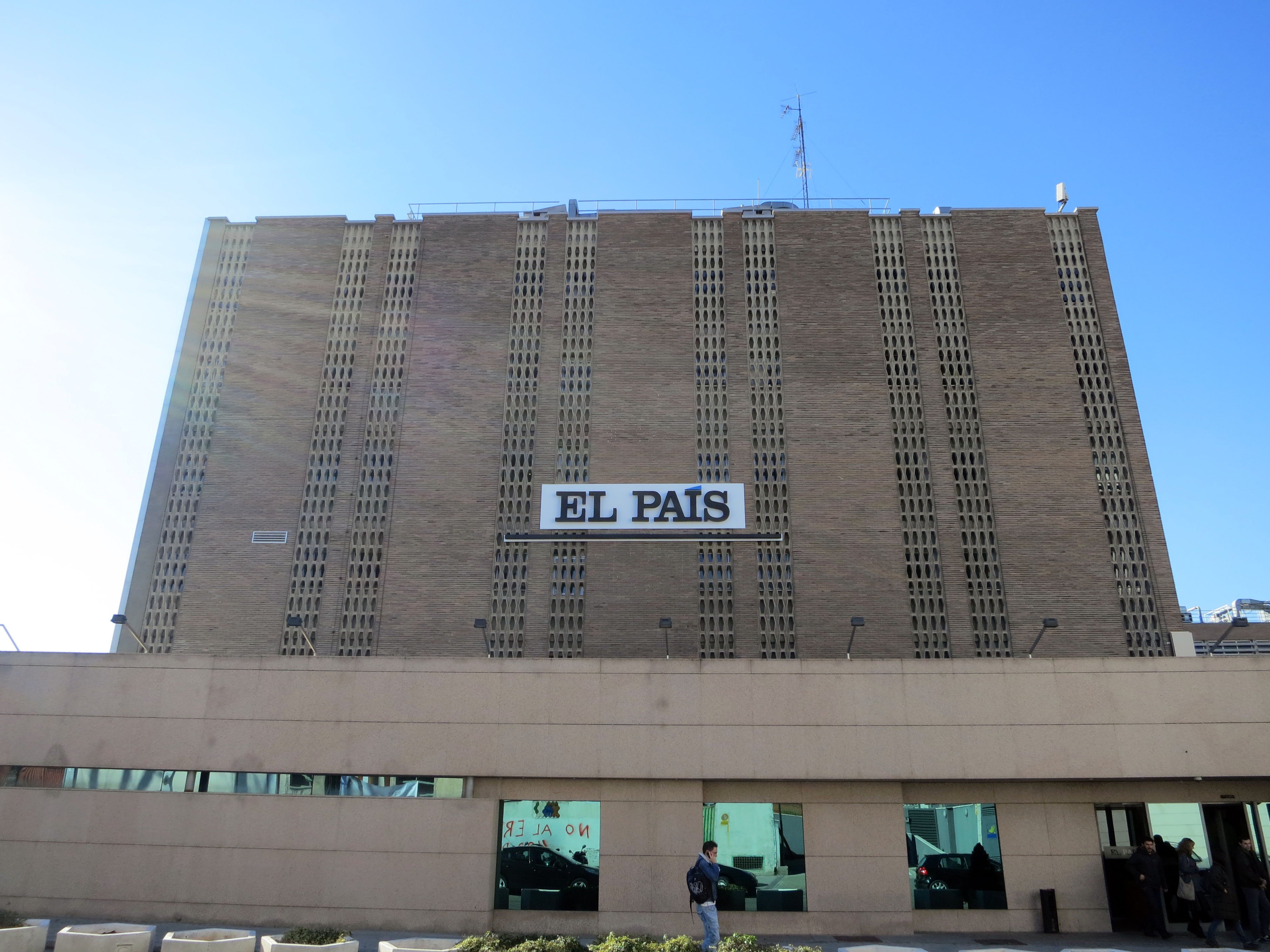 Paliza a 'El País' por manipular un titular en contra de Podemos