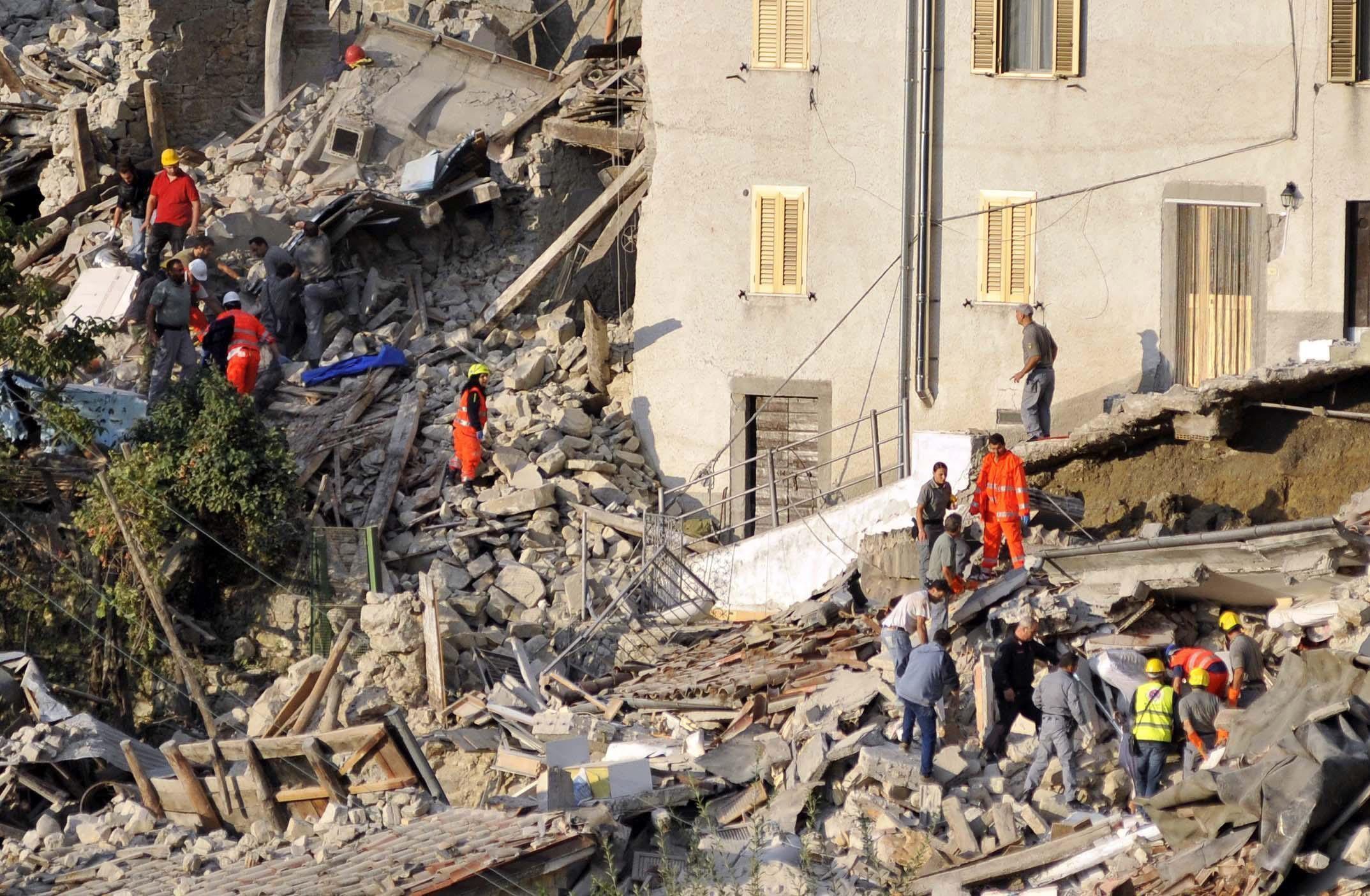 VÍDEO: Los escombros invaden el centro de Italia