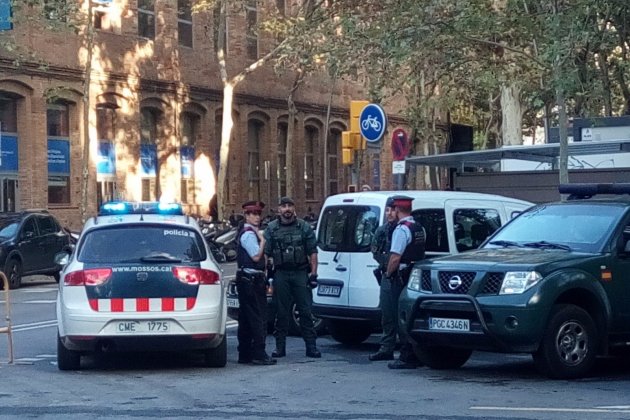 Guardia civil en Indra / EN