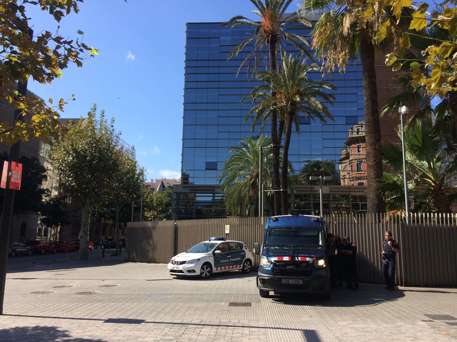 Concentració a Interior arran del suïcidi d'un home quan anava a ser desnonat