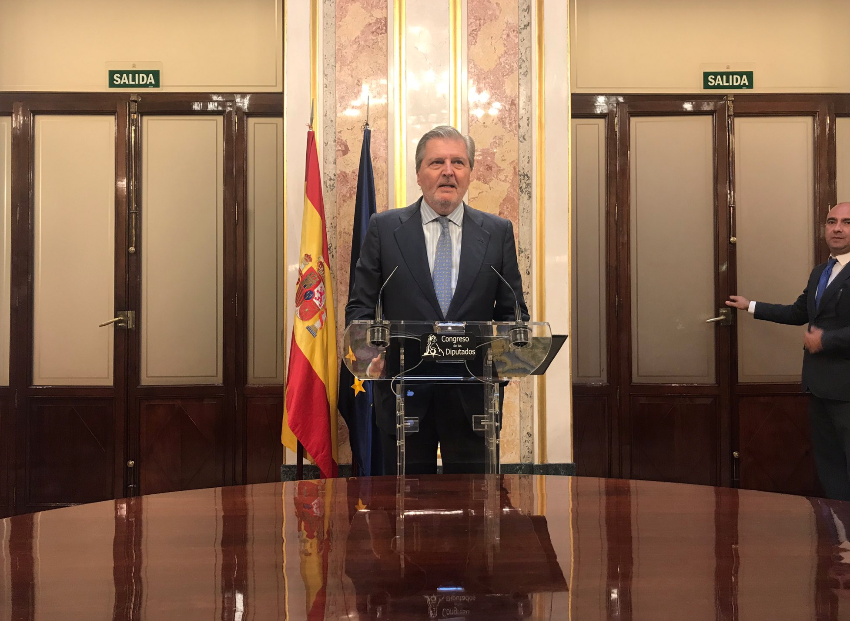 De Vigo avisa a Puigdemont: "No busque con manifestaciones en la calle la legitimidad que no tiene"