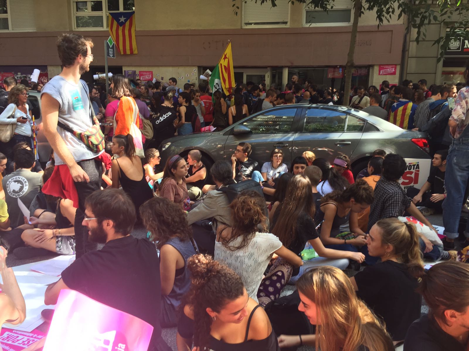 El jutge arxiva la denúncia per l'actuació policial contra la seu de la CUP