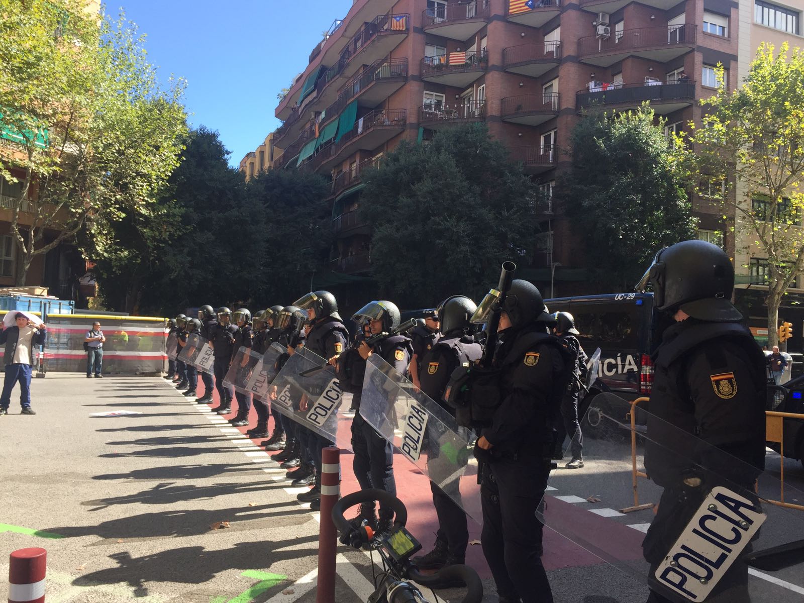 La CUP expulsa a la Policía de su sede: "Quienes hemos resistido, hemos ganado"