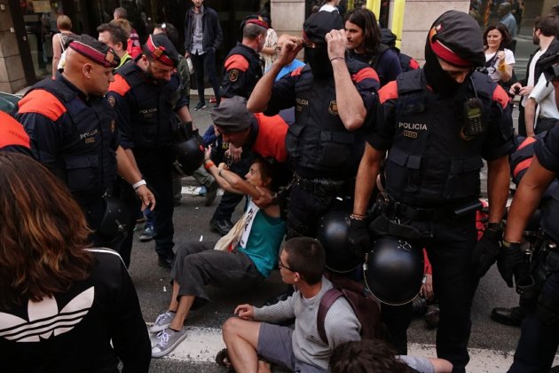 Mossos Vía Layetana - Roberto Lazaro