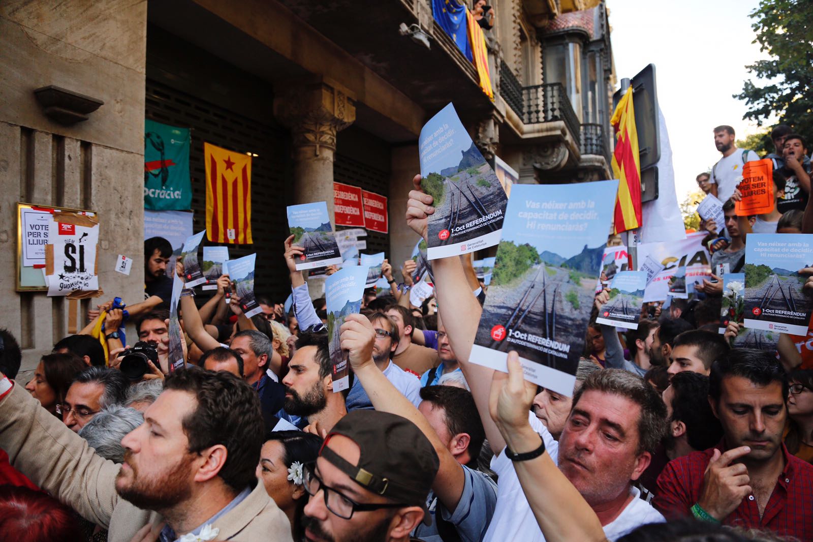 Los colegios profesionales catalanes defienden el referéndum