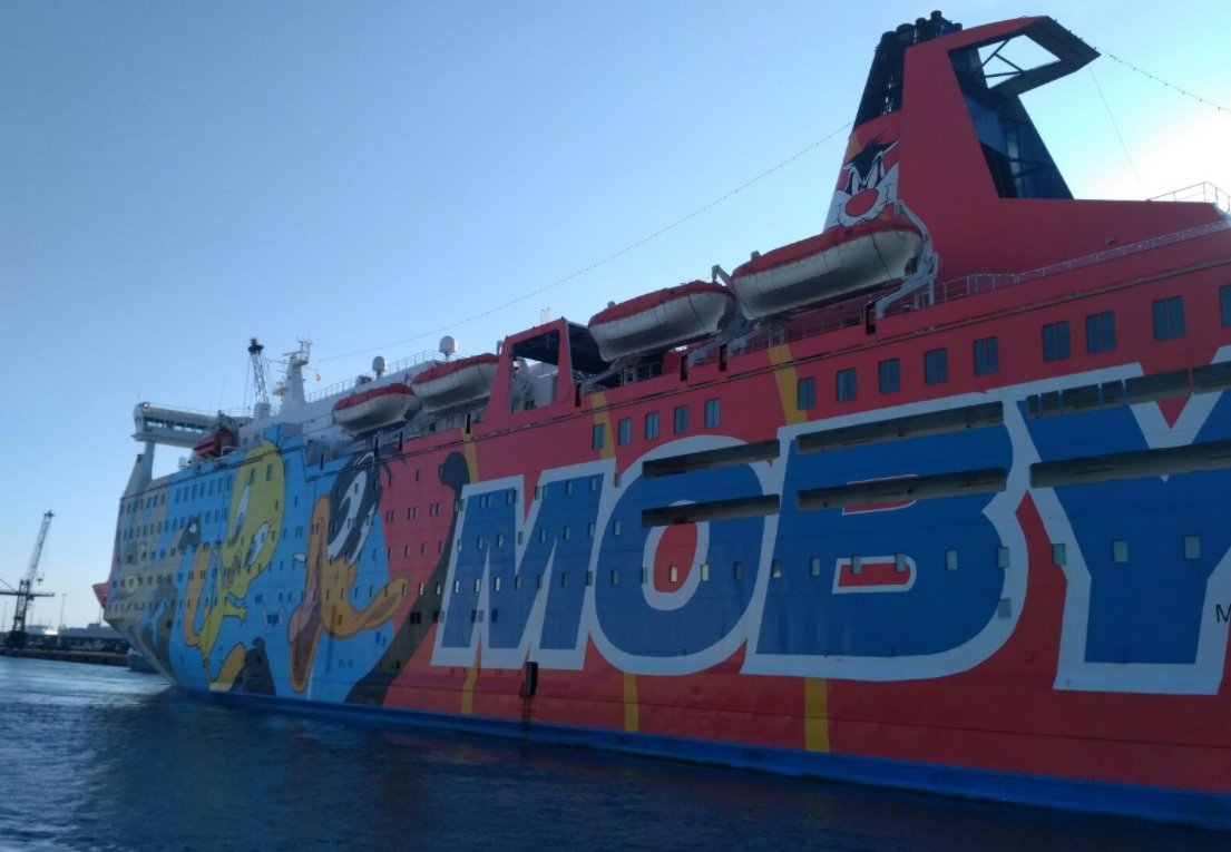 La CNT alerta sobre la llegada de un nuevo barco de la Policía Nacional en Barcelona