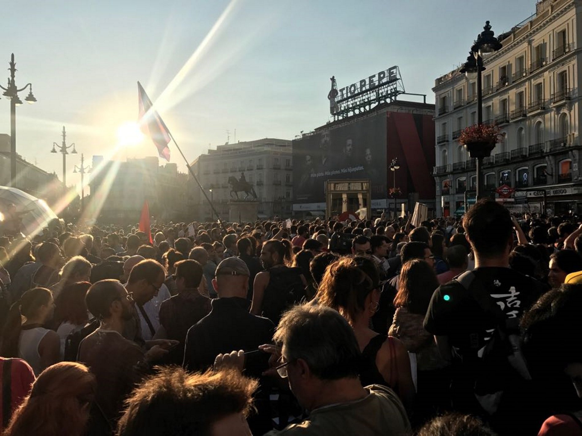 La puerta del Sol de Madrid plena a vessar contra la repressió a Catalunya