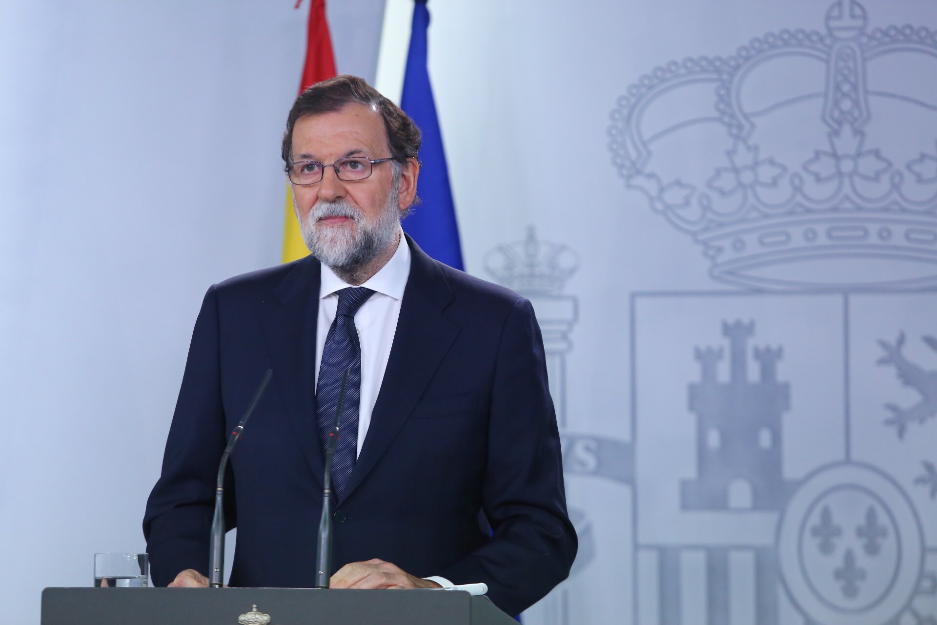 Rajoy, a Puigdemont: "Renuncien, están a tiempo de evitar males mayores"