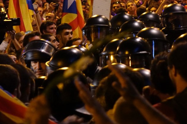 policia economia 20-S - Roberto Lázaro