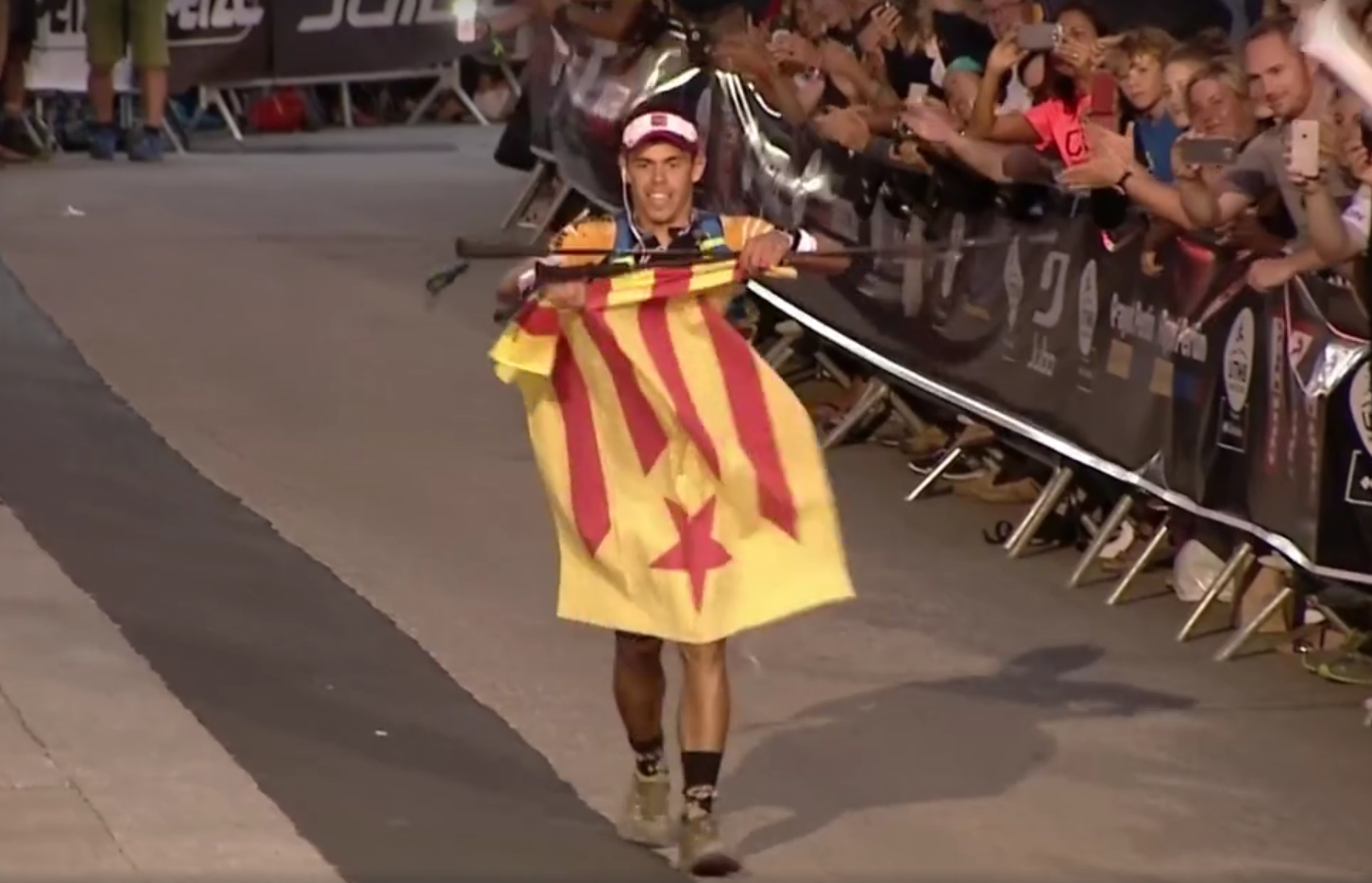 Pau Capell gana en el Mont Blanc con una estelada