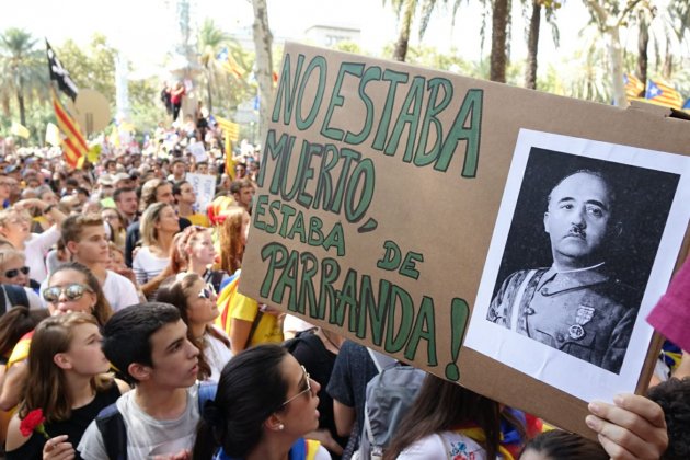 Cartell Franco davant del TSJC / Roberto Lázaro