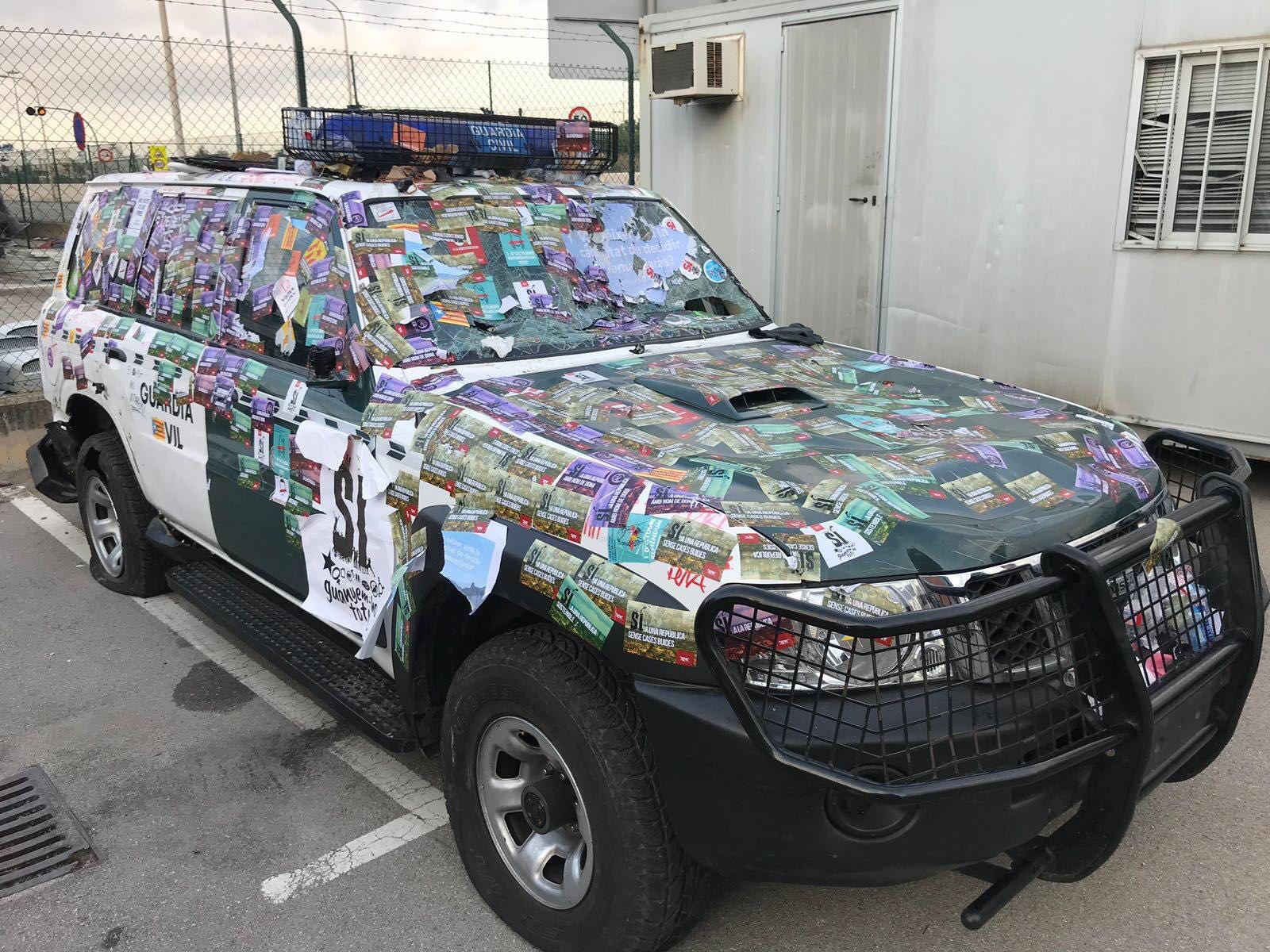 Así quedaron los coches de la Guardia Civil