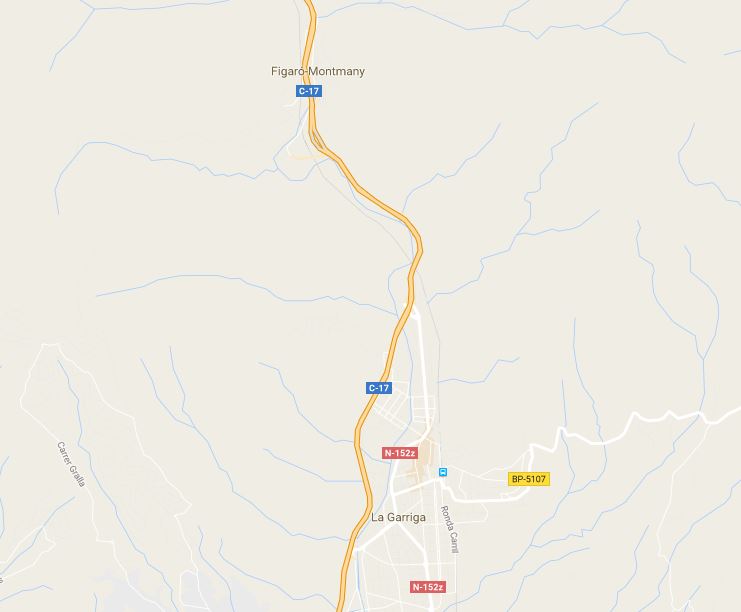 Un tren de la R3 choca contra una furgoneta y deja grave al conductor