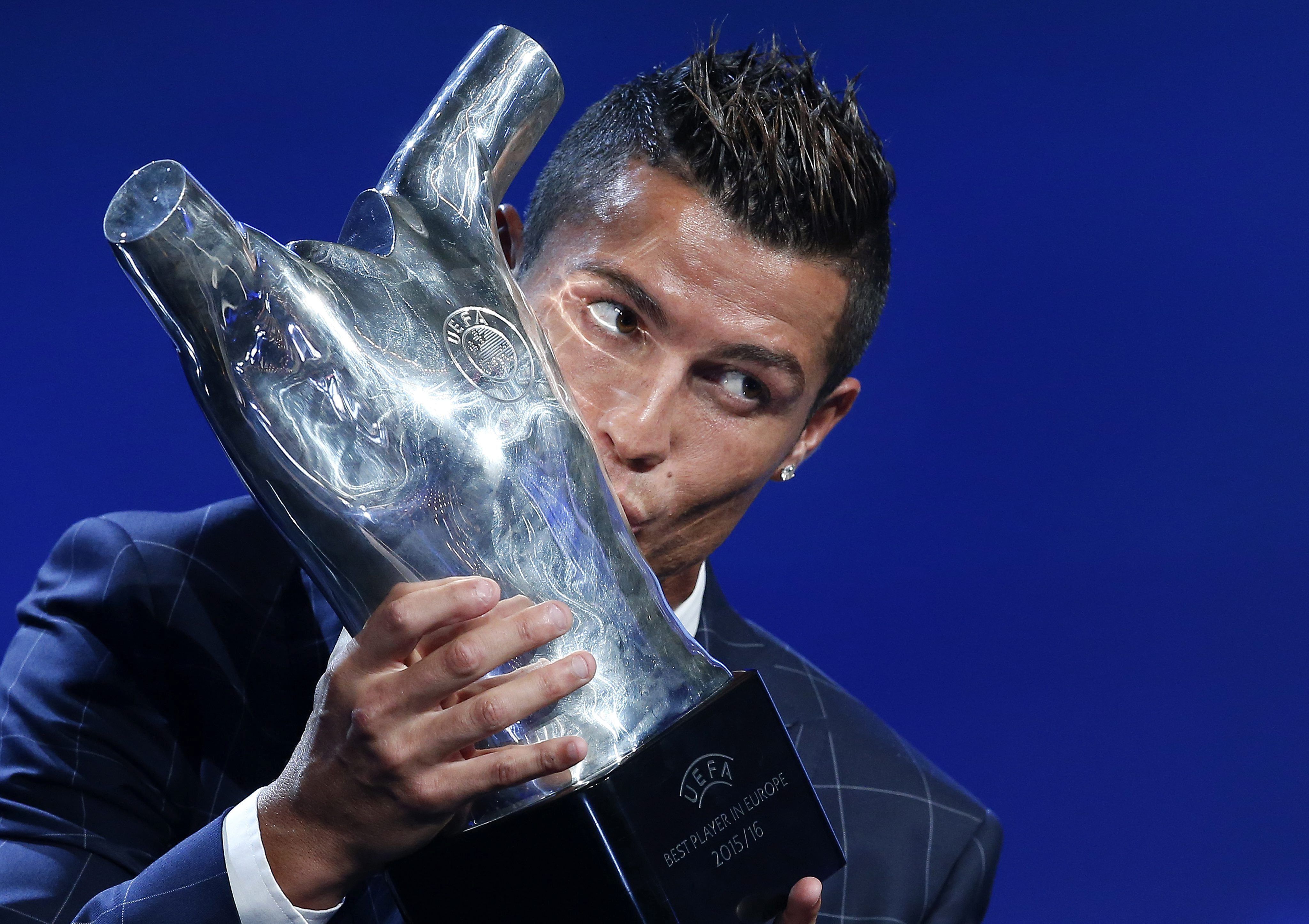 Cristiano contesta a los tuits de Piqué