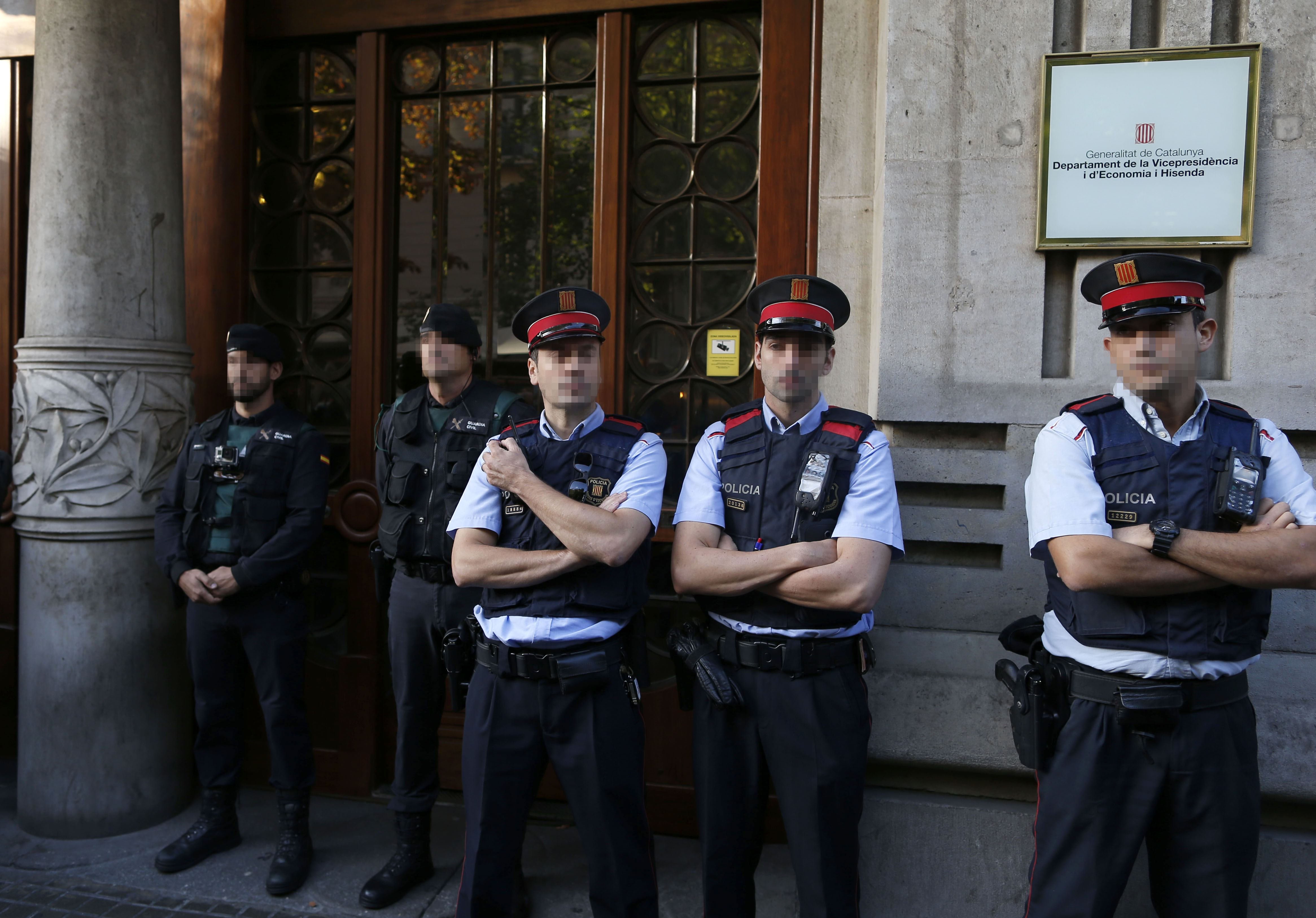 Zoido impone a Forn policías y guardias civiles “para apoyar a los Mossos”