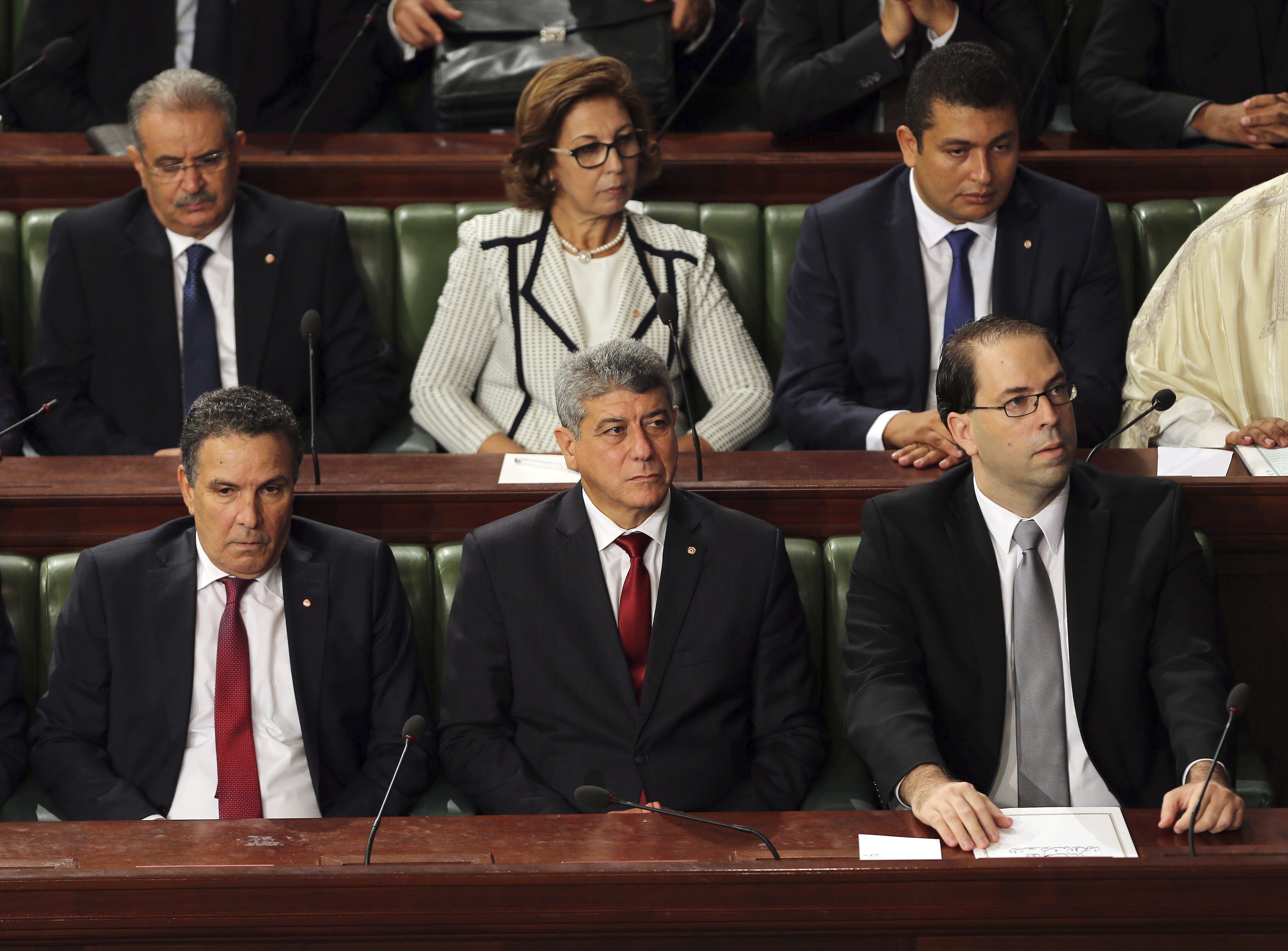 Túnez, un gobierno más joven y con ocho mujeres
