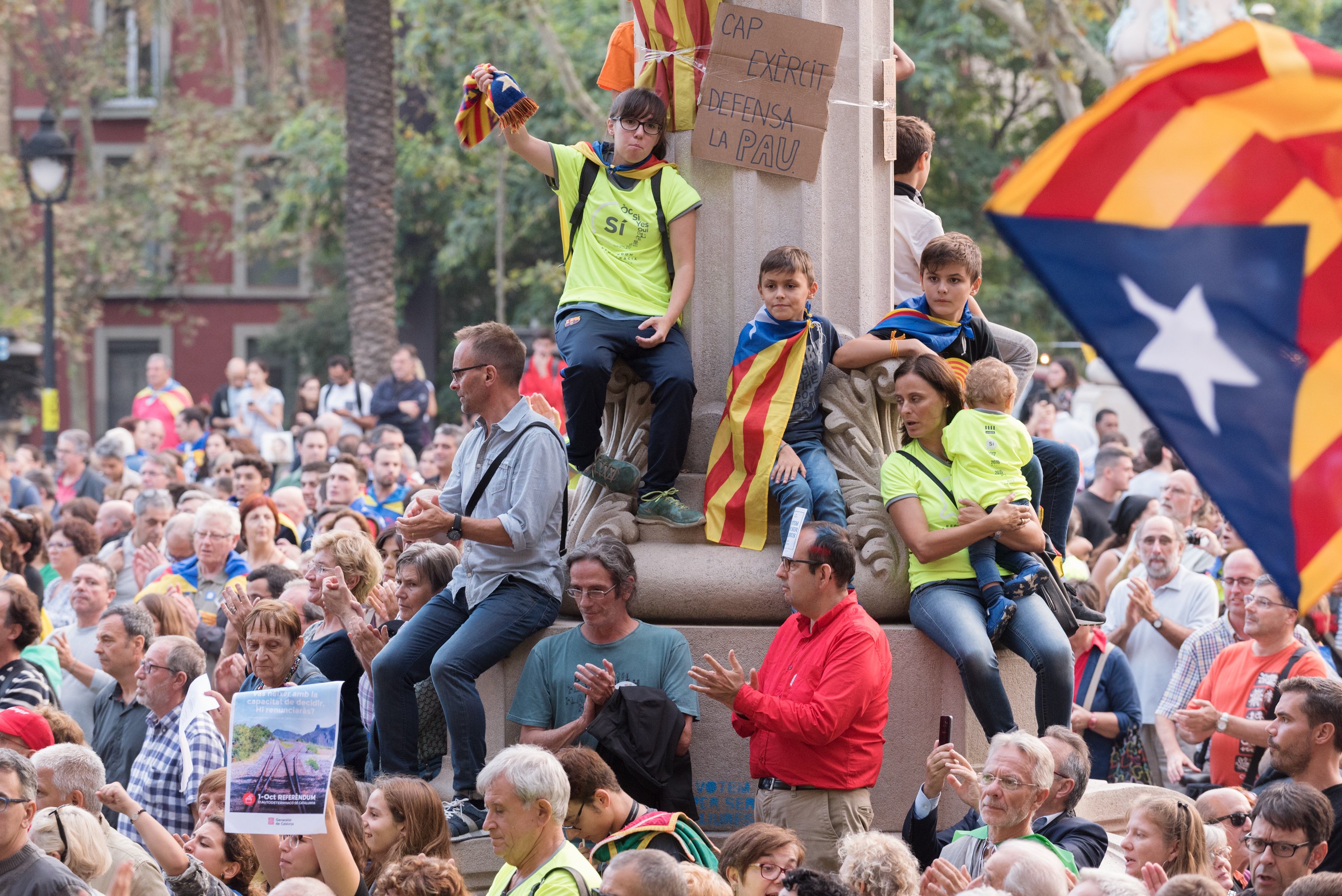 Rússia, nens reclutats, DUI i el 'brazo callejero' de Puigdemont: el relat dels mitjans de Madrid