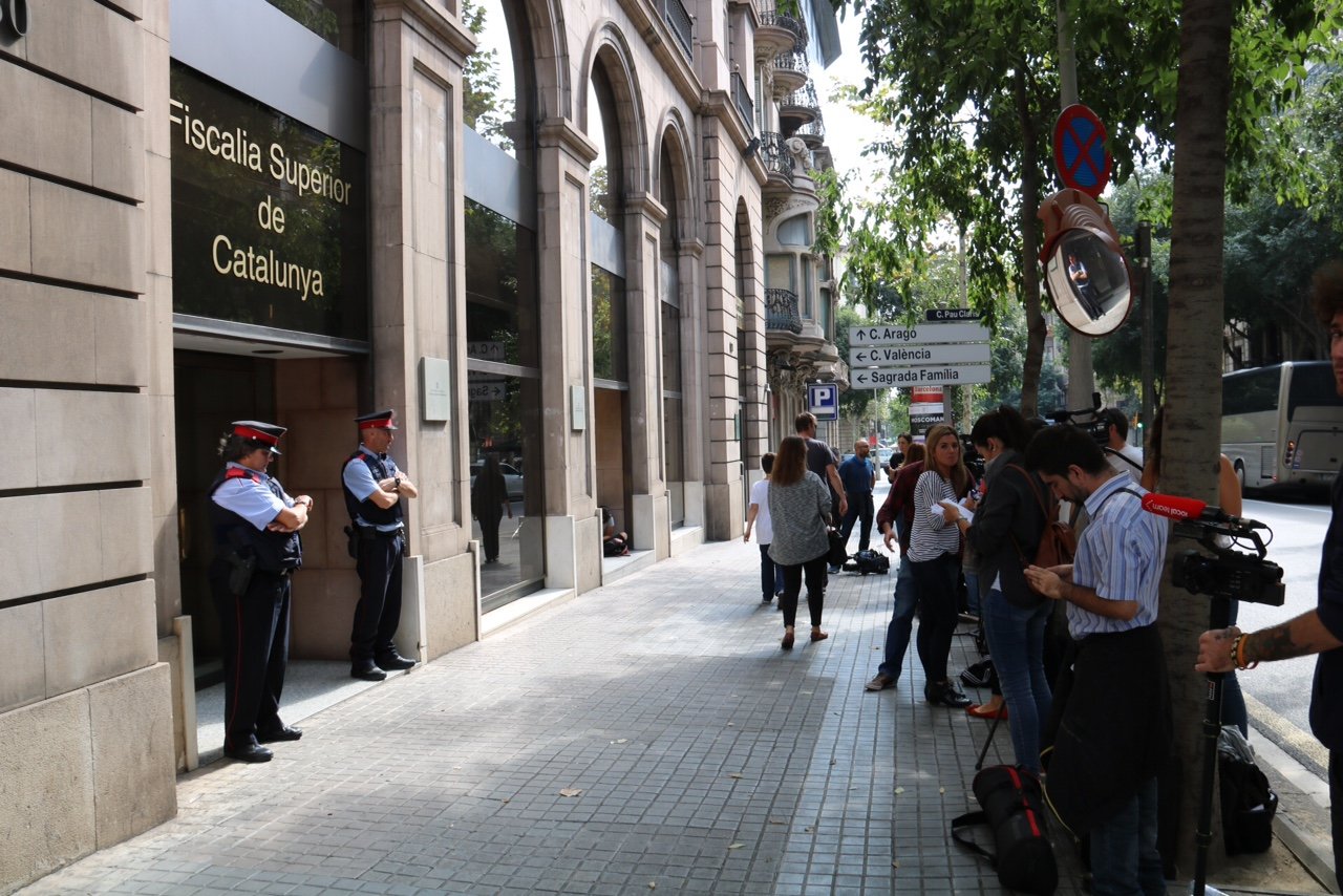 La Fiscalía ordena a las policías locales no dejar salir urnas de los ayuntamientos