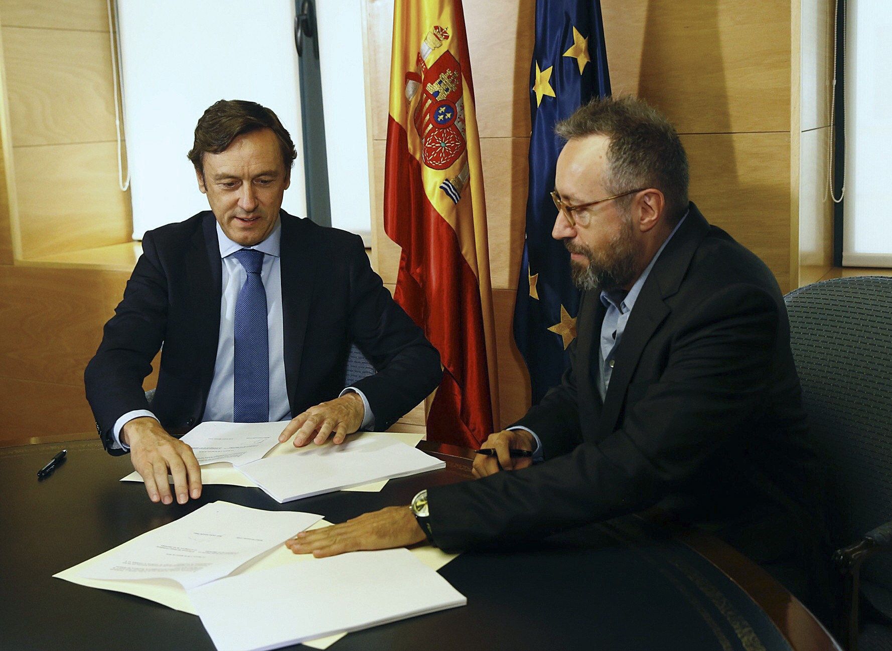 PP y C's alcanzan el acuerdo (insuficiente) de investidura