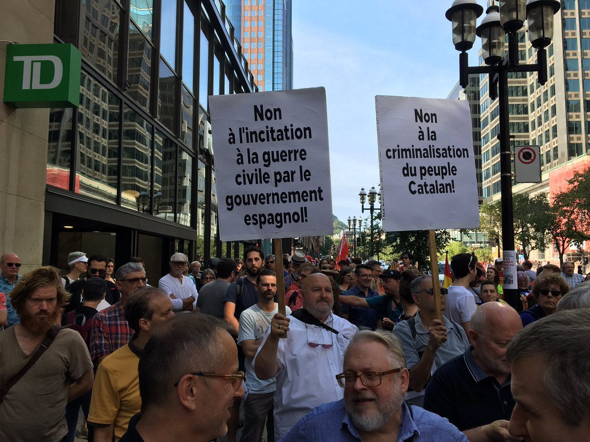 Unas 200 personas se concentran en el consulado español en Montreal para defender el referéndum