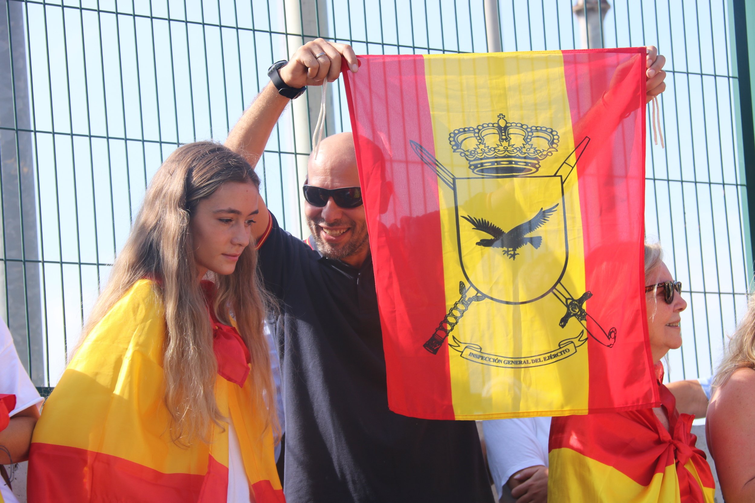 Fracasa la concentración ultra para llevar comida a la policía española al puerto