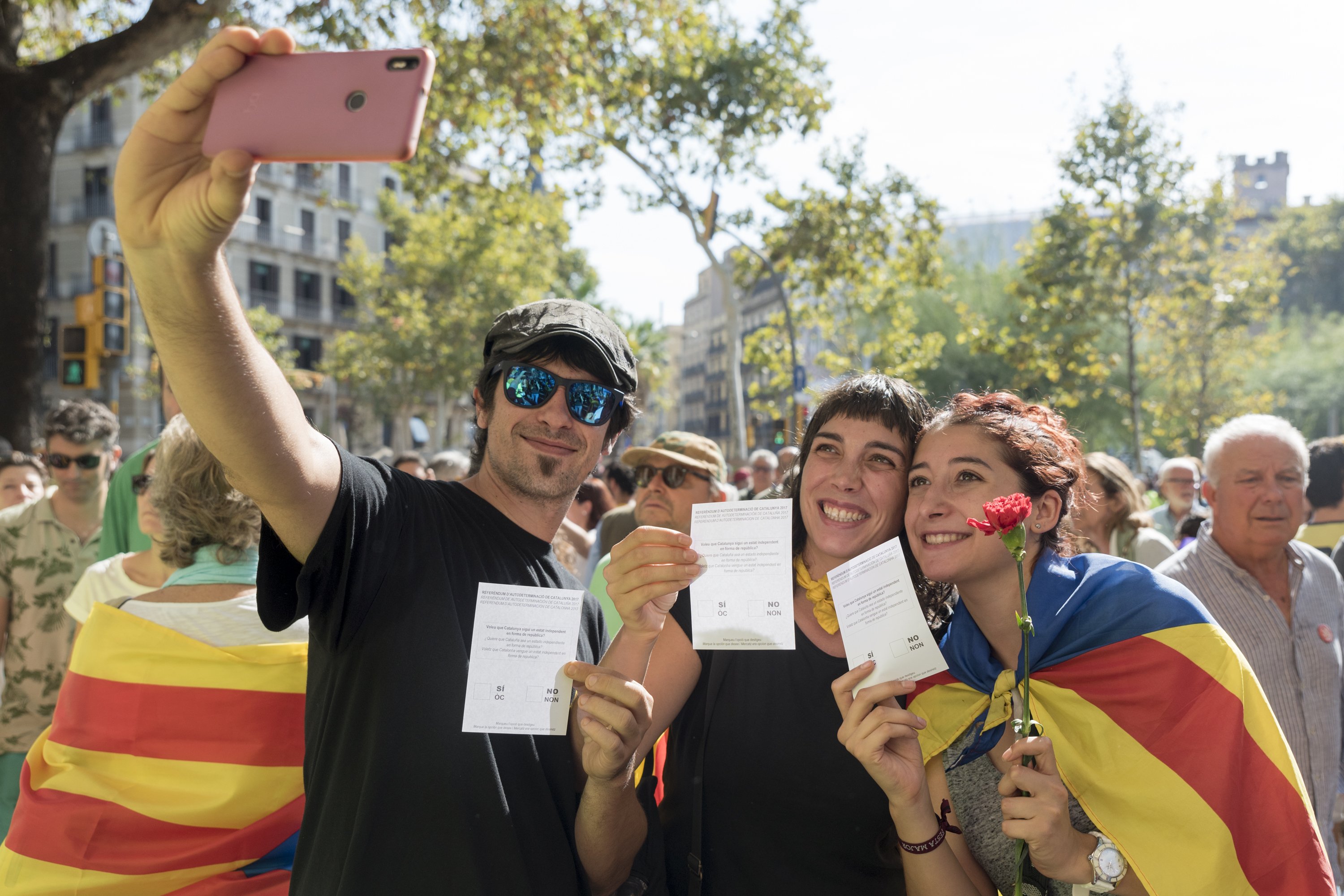 Reparten un millón de papeletas del 1-O en Barcelona