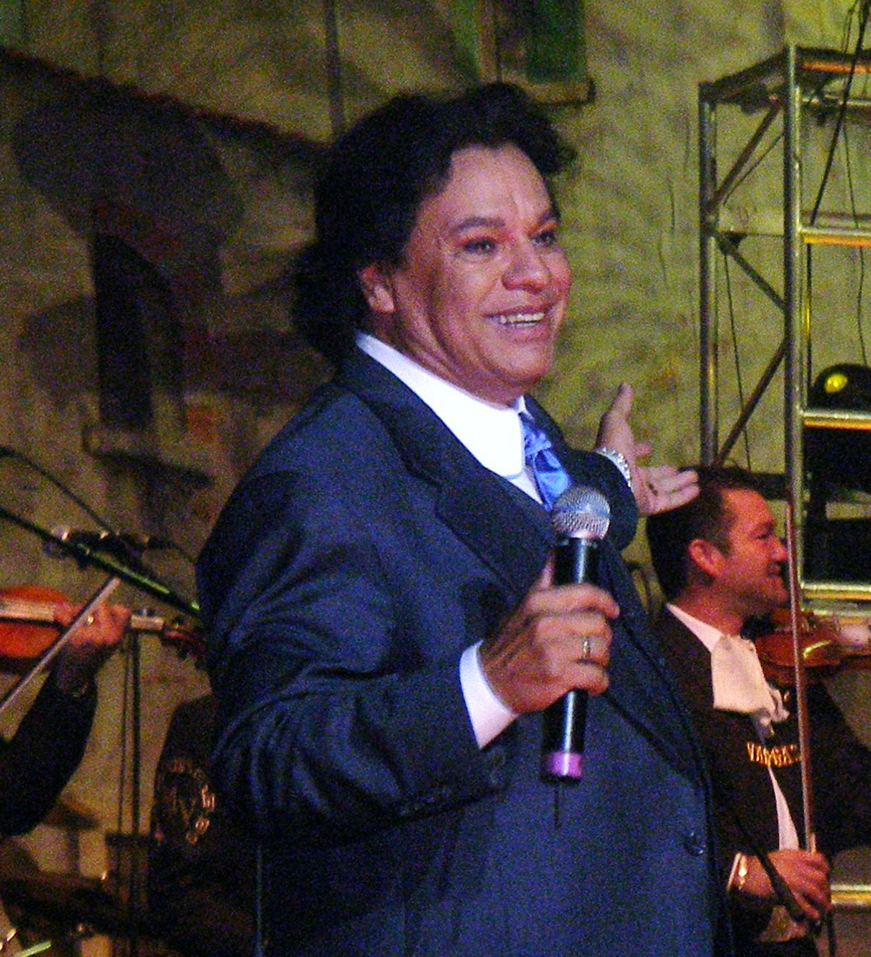 Muere a los 66 años el cantante mexicano Juan Gabriel