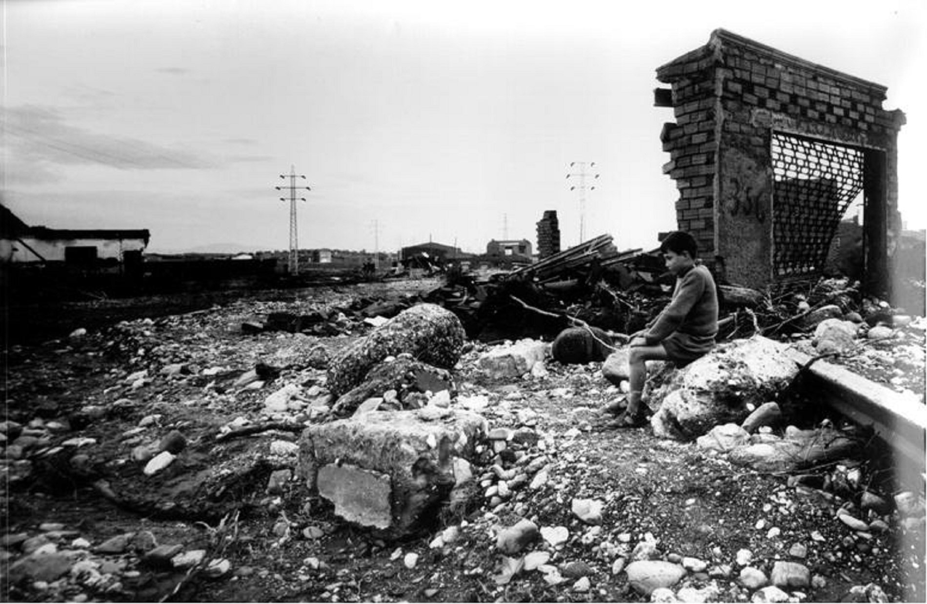 Terrassa busca nens desapareguts o robats en la gran riuada del 1962