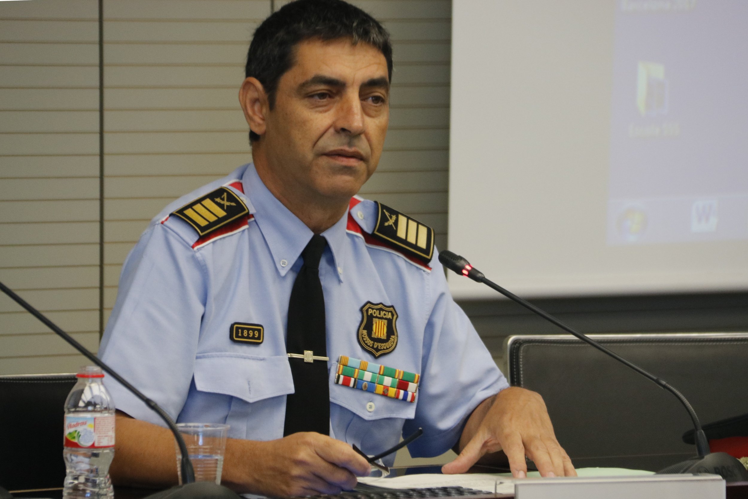 De los Cobos convoca la primera reunión para el 1-O y cita a Trapero