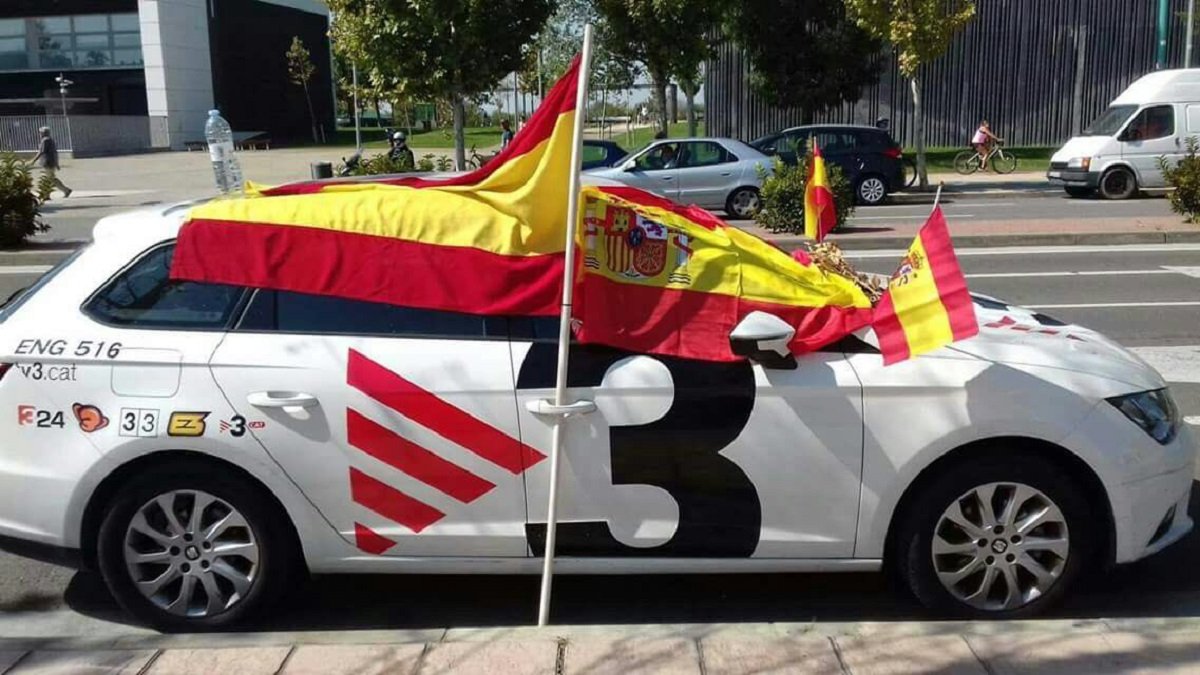TV3 denuncia el ataque a uno de sus coches en Zaragoza