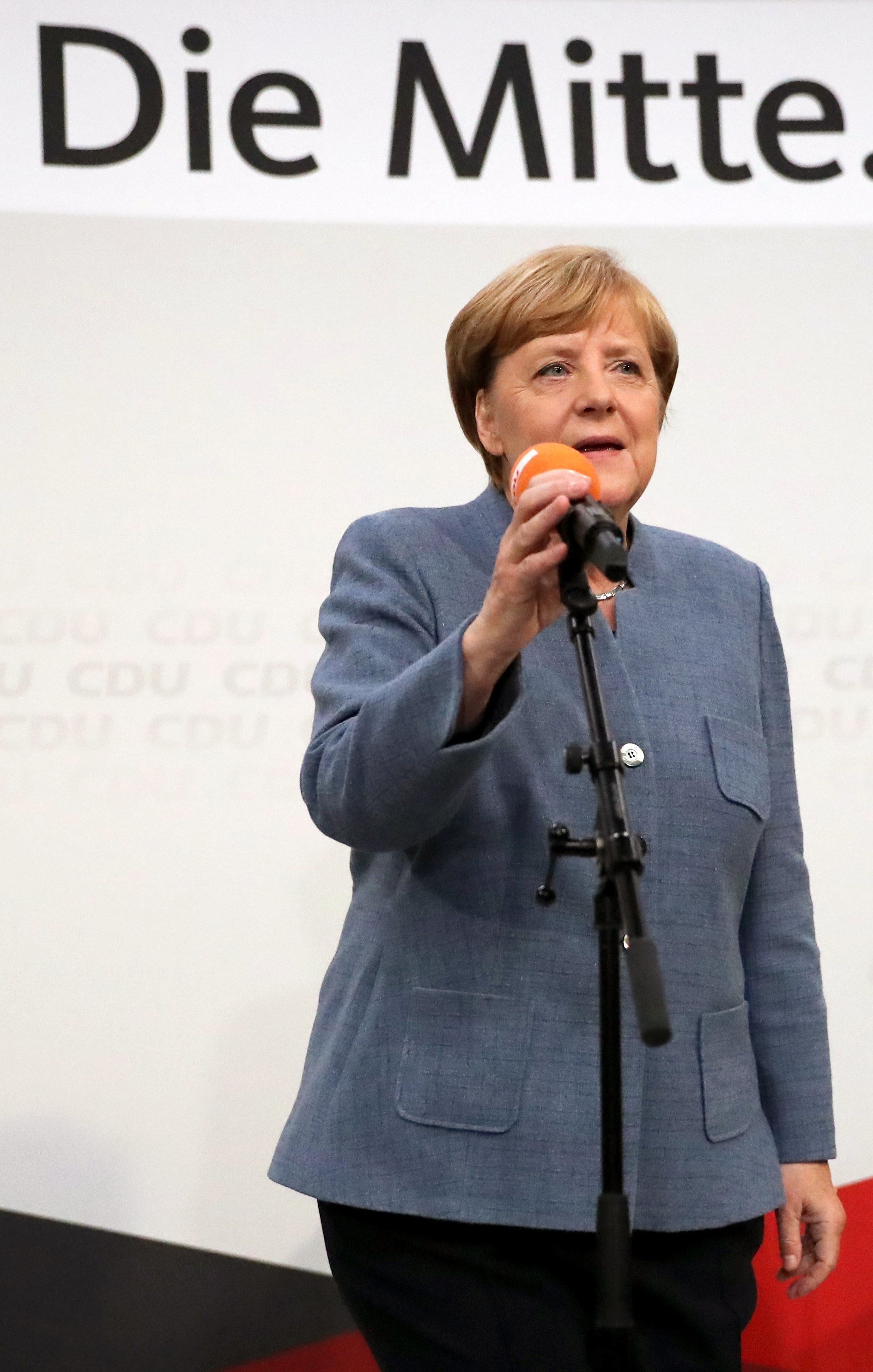 Merkel gana y la ultraderecha es la tercera fuerza