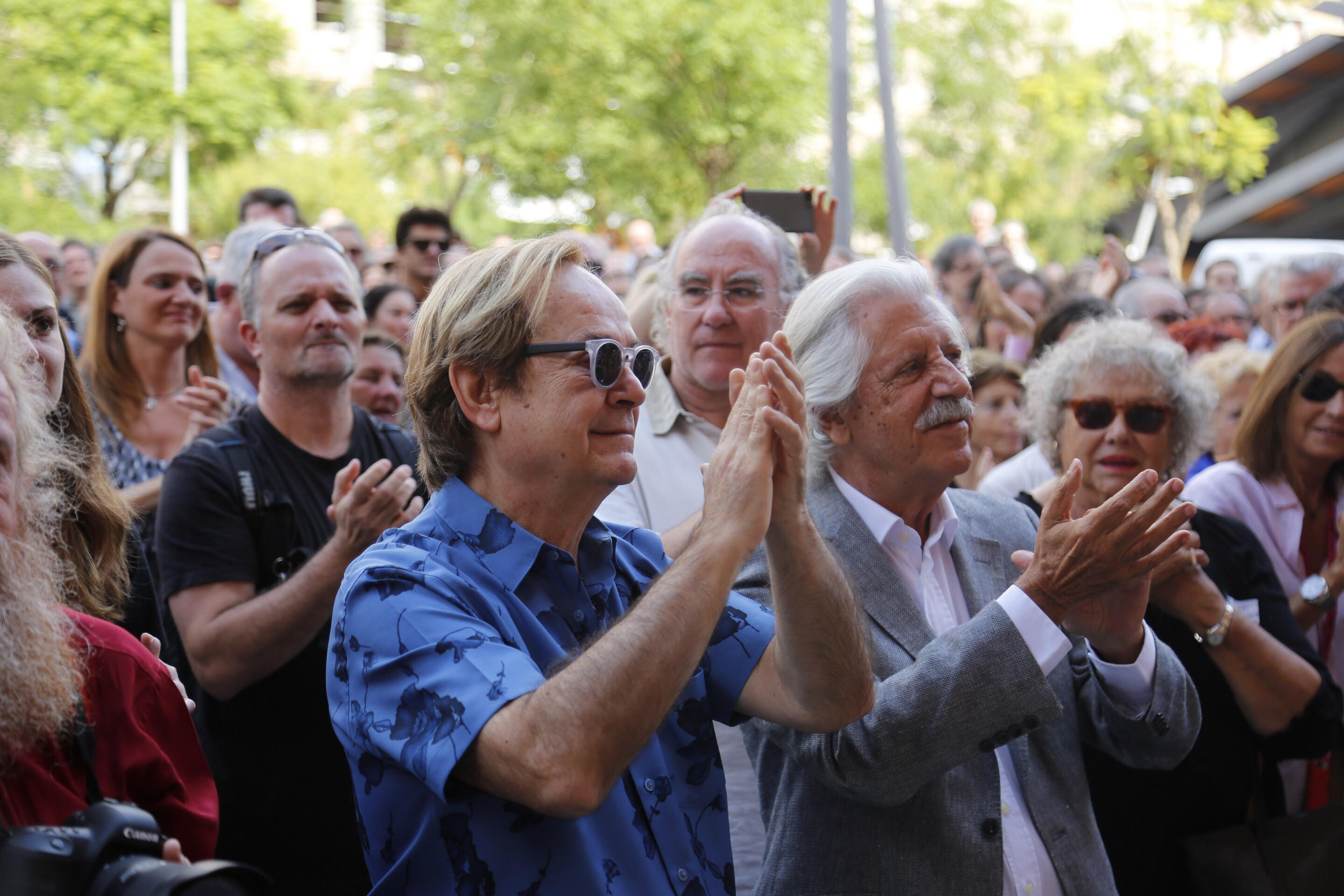 Escriptors, artistes i músics criden a votar l'1-O