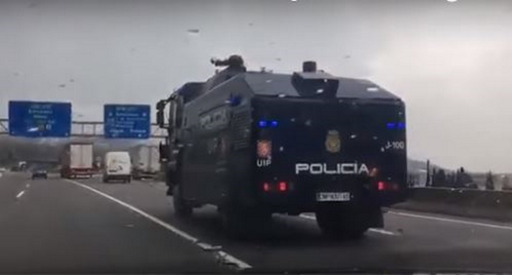 Zoido envia a Barcelona el gran camió antiavalots que va dur a la frontera de Ceuta