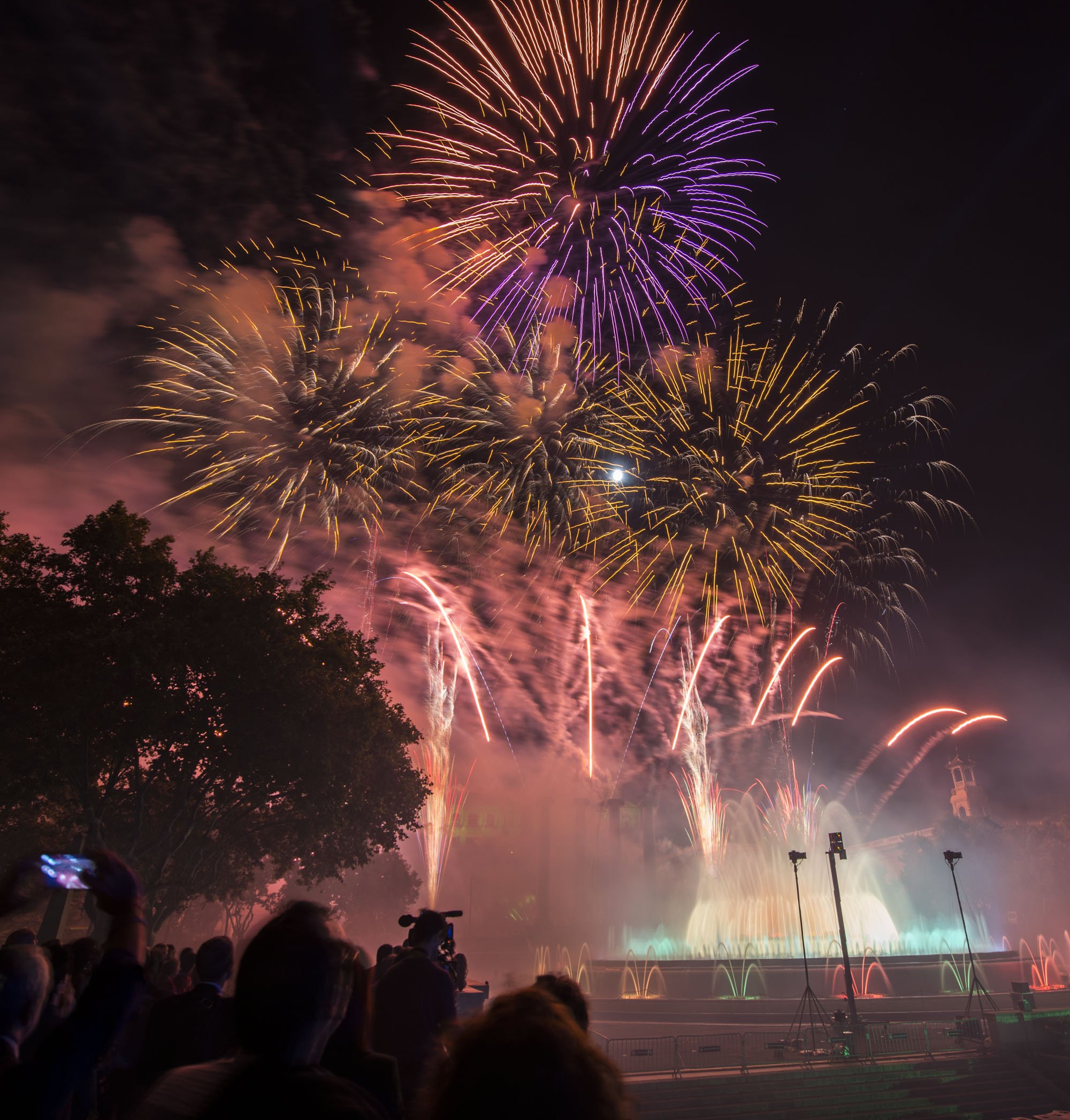 El piromusical de la Mercè rinde homenaje a las víctimas de los atentados