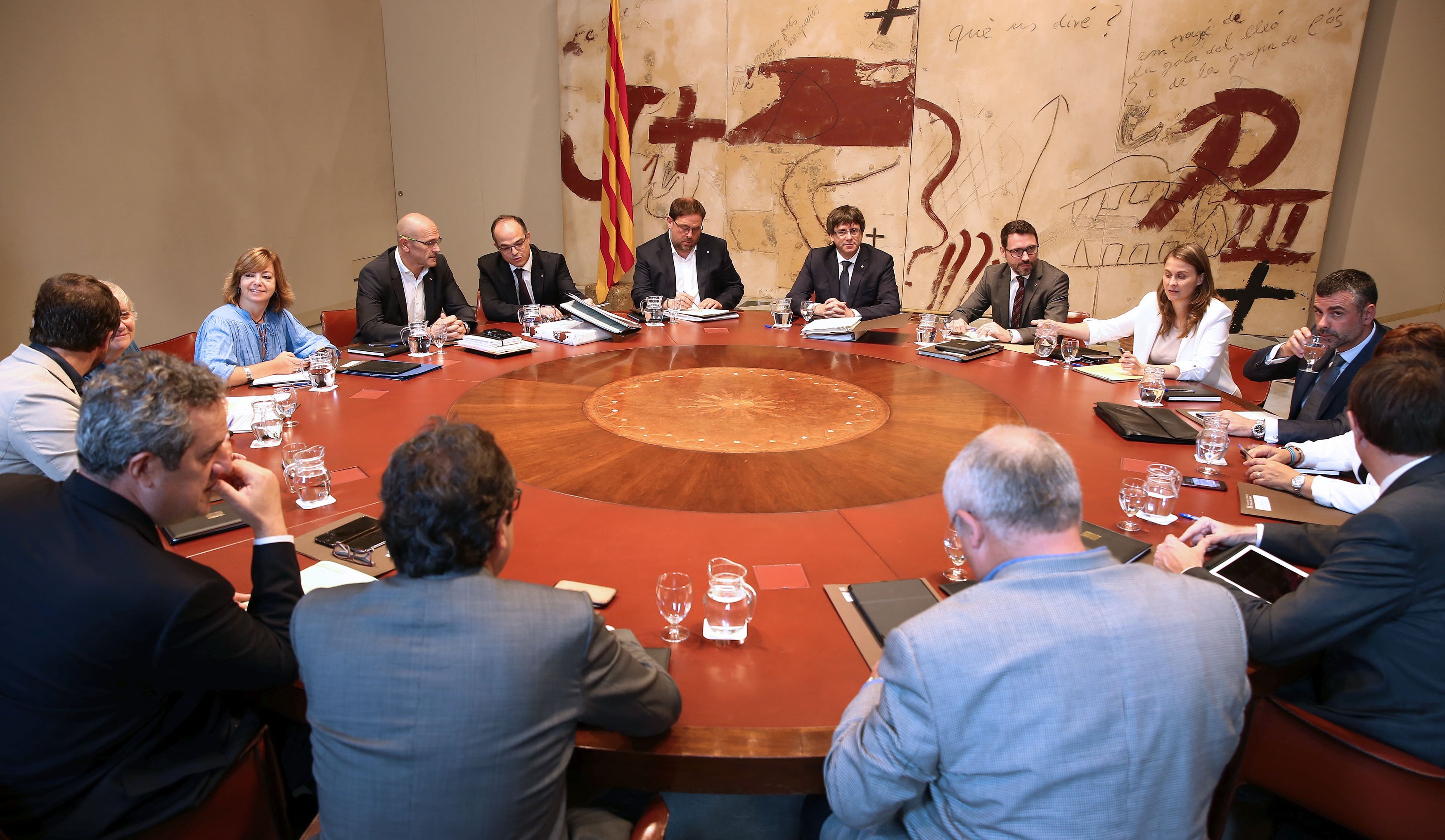 Catalan cabinet meeting to discuss response to Rajoy's demand