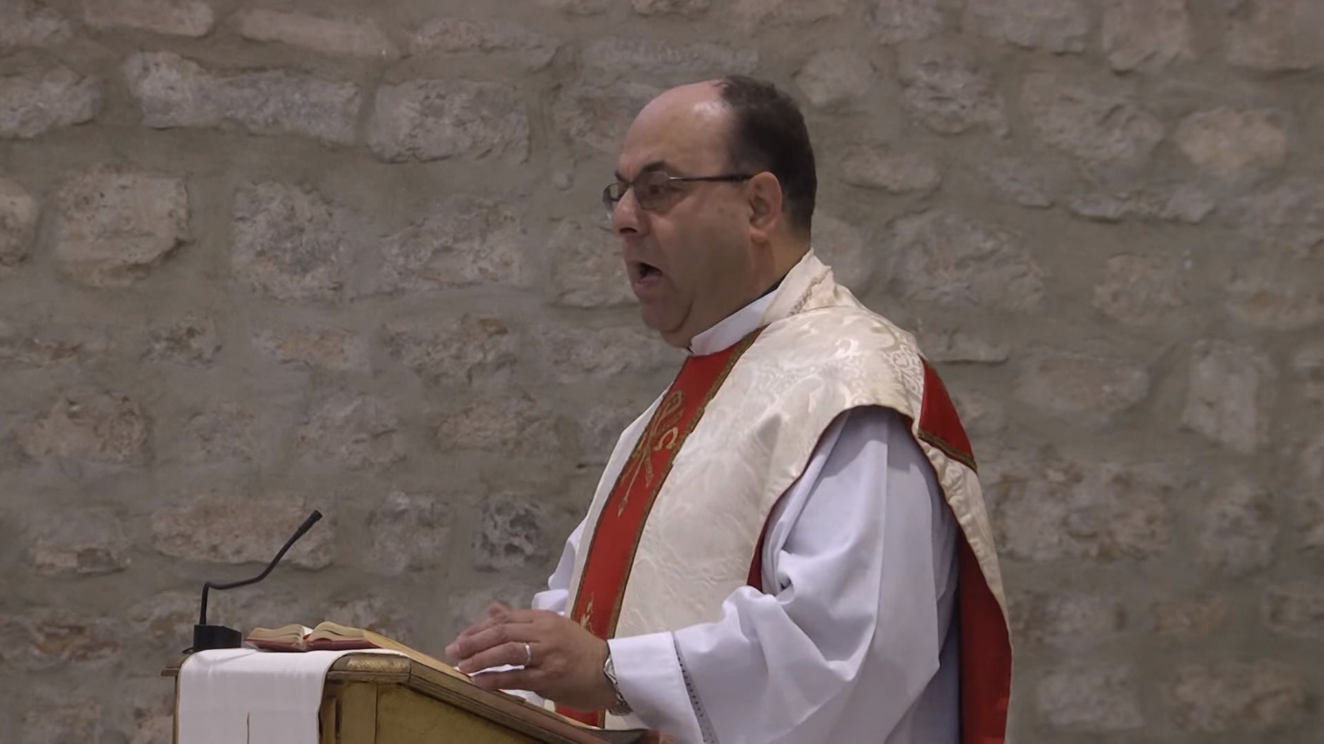 Curas del Estado encienden diferentes polémicas sexistas