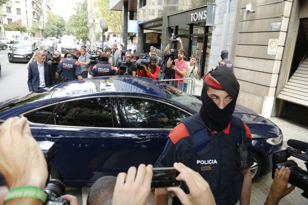 Entrada Josep Lluis Trapero reunio fiscalia / Sergi Alcàzar