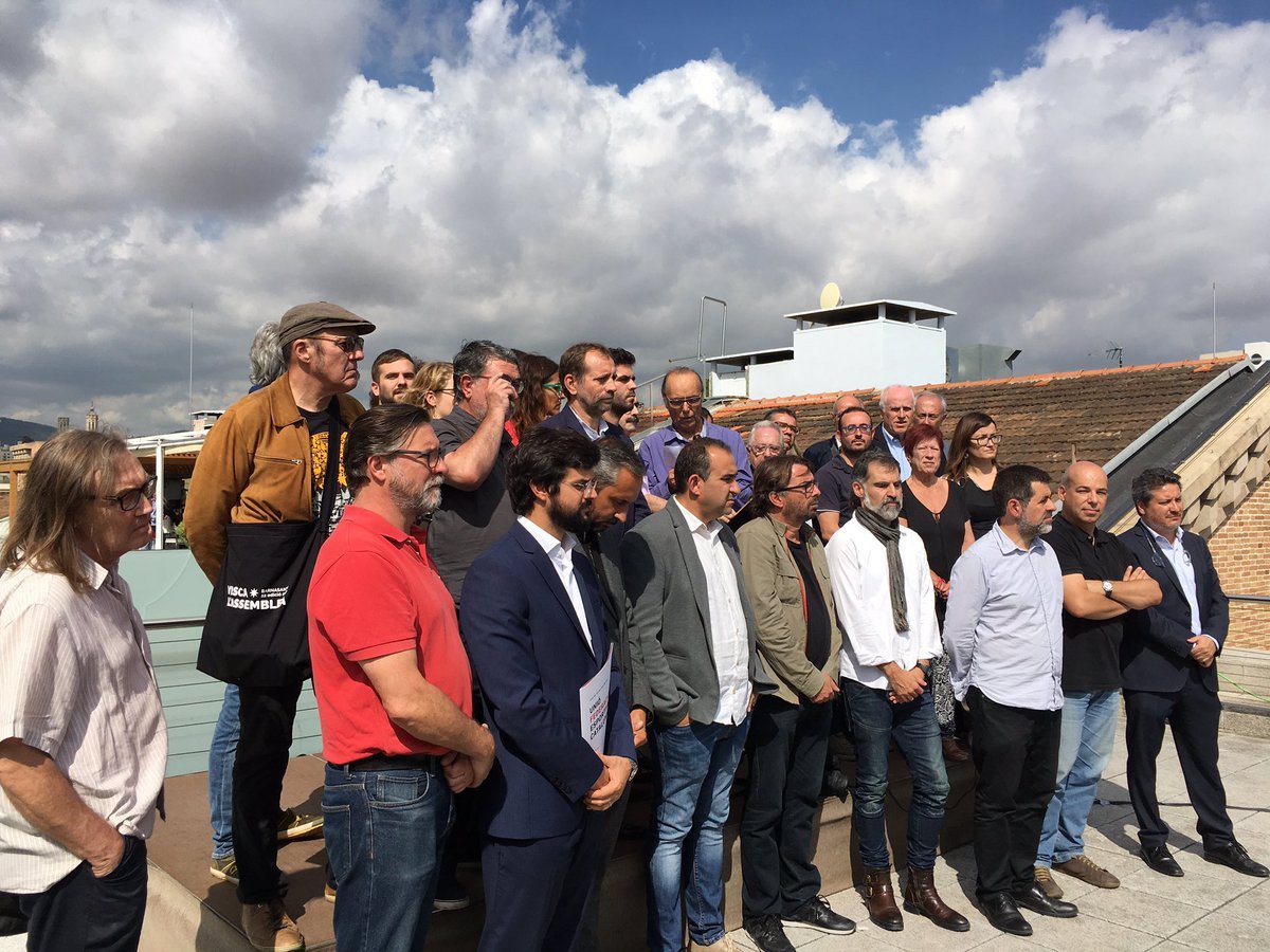 Entidades de la sociedad civil y sindicatos cierran filas en defensa de las instituciones catalanas