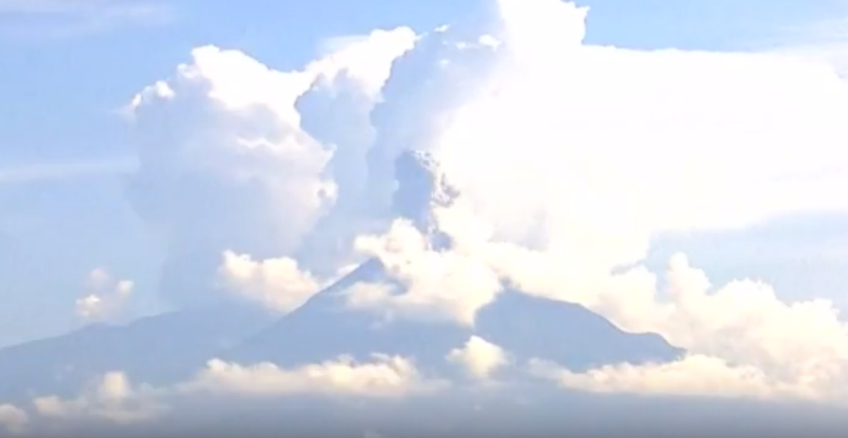 Les imatges de l'erupció del volcà Colima, a Mèxic