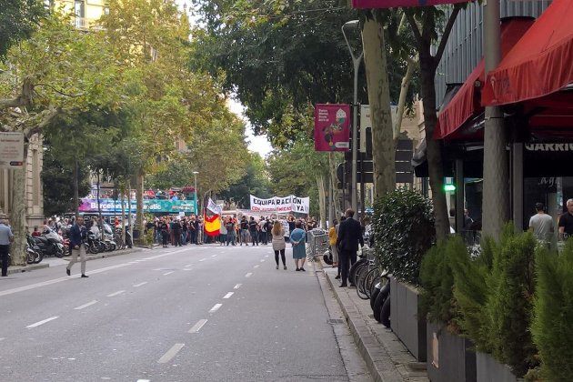 mani policias salarios   en
