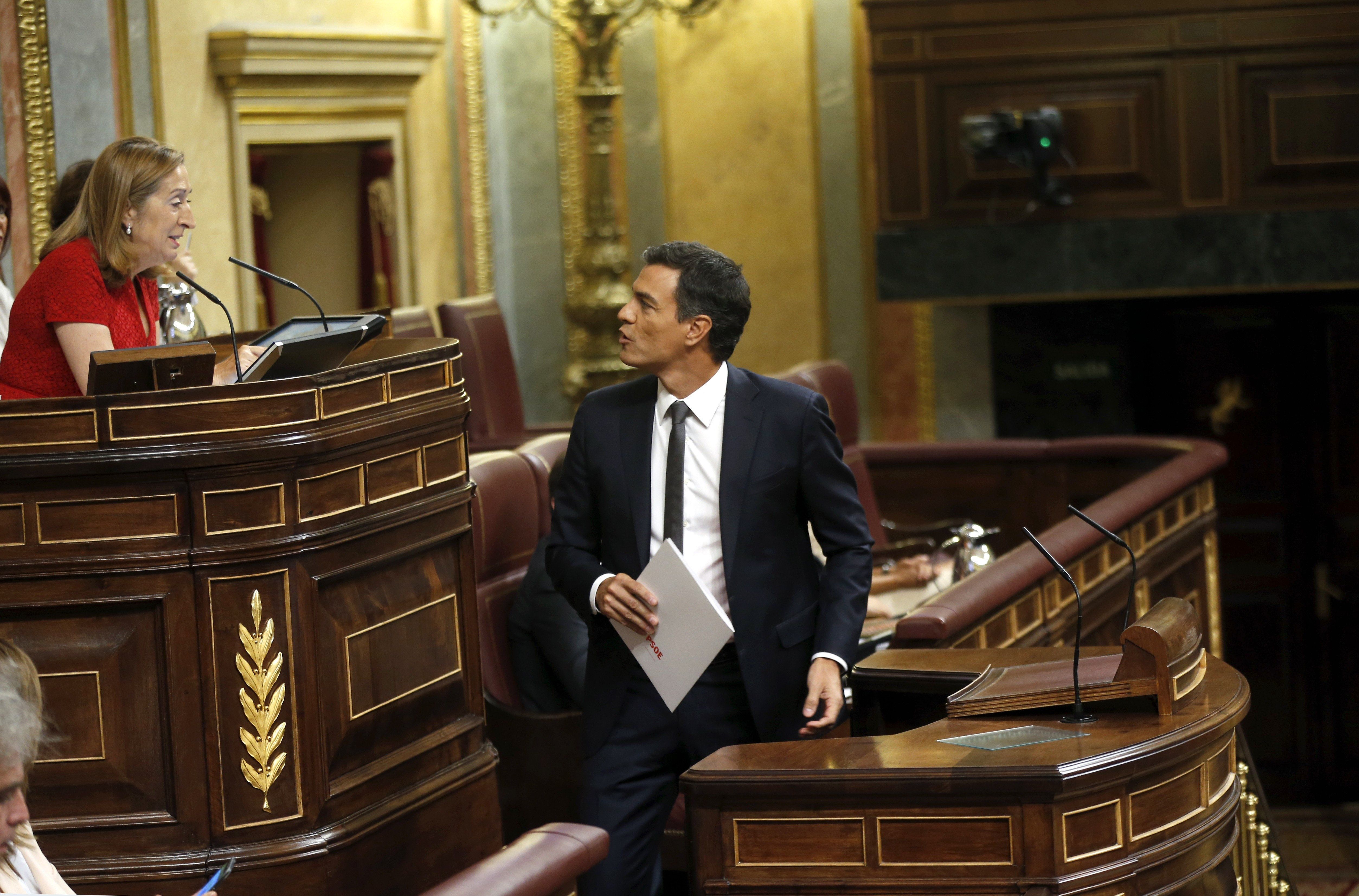 Vídeo: El minuto de nervios entre Ana Pastor y Pedro Sánchez Vídeo: El minuto de nervios entre Ana Pastor y Pedro Sánchez