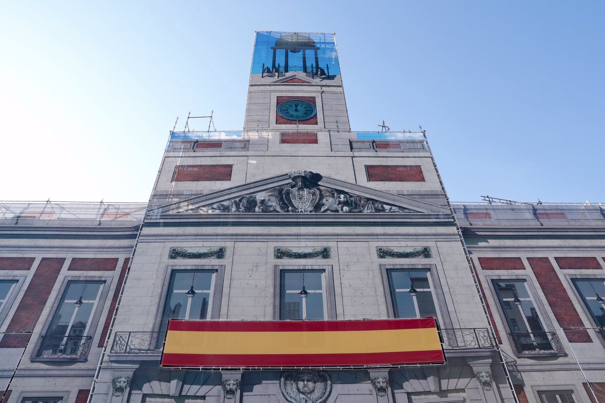 La Comunidad de Madrid pone banderas españolas en todas las consejerías