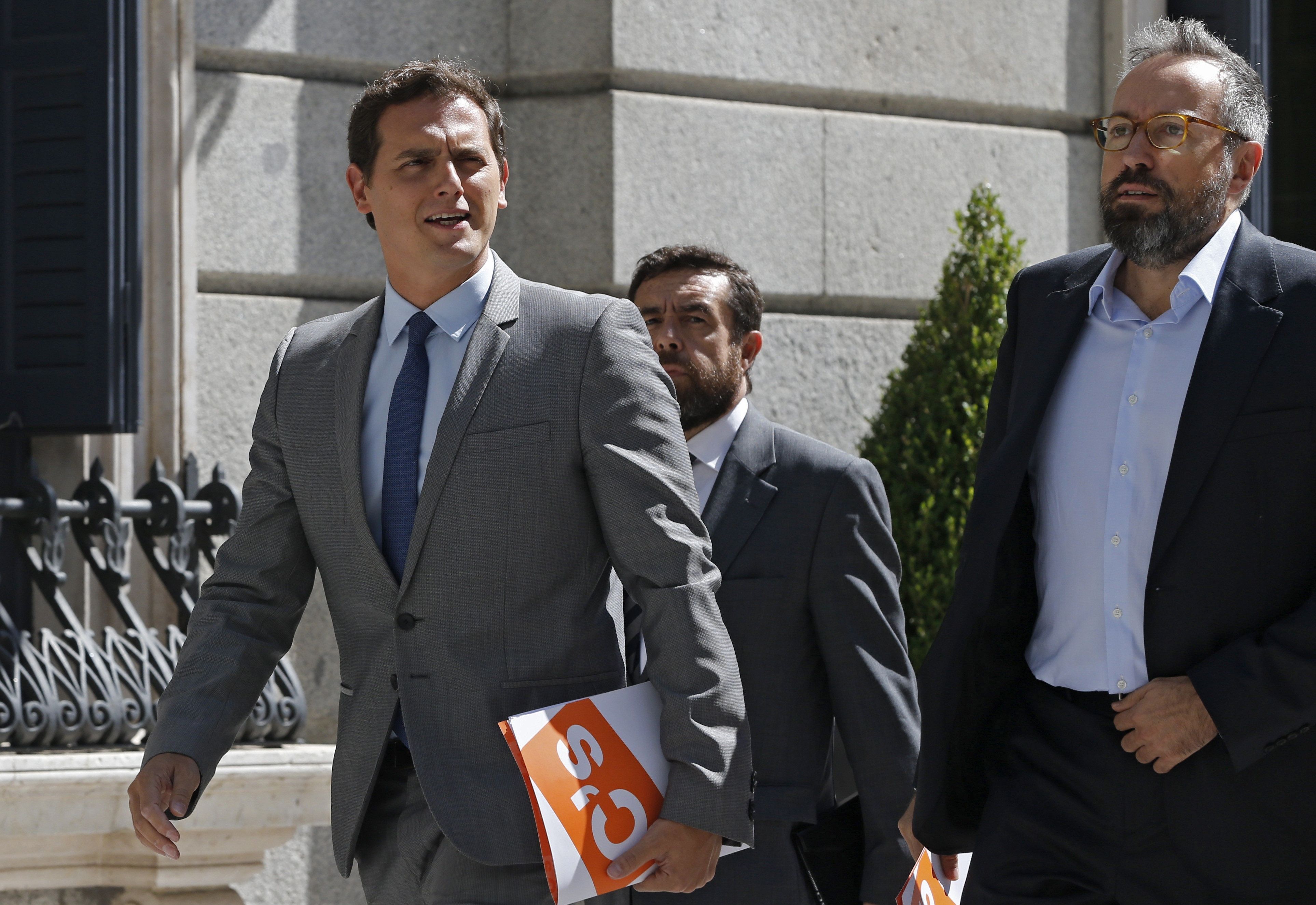 Rivera supedita la investidura  a la dimissió de Barberá