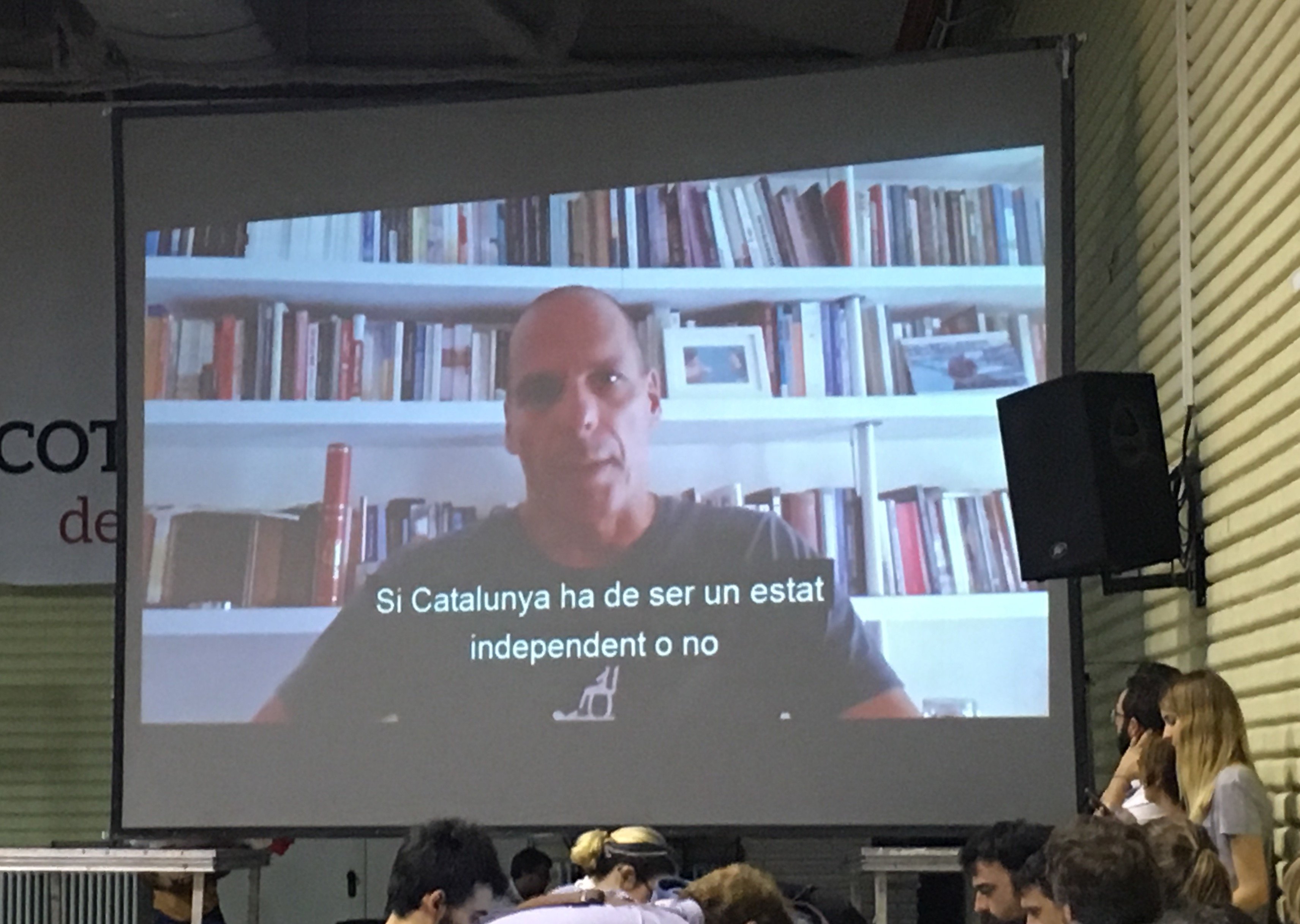 Varoufakis: "Parece como si el pasado franquista del PP no se hubiera diluido del todo"