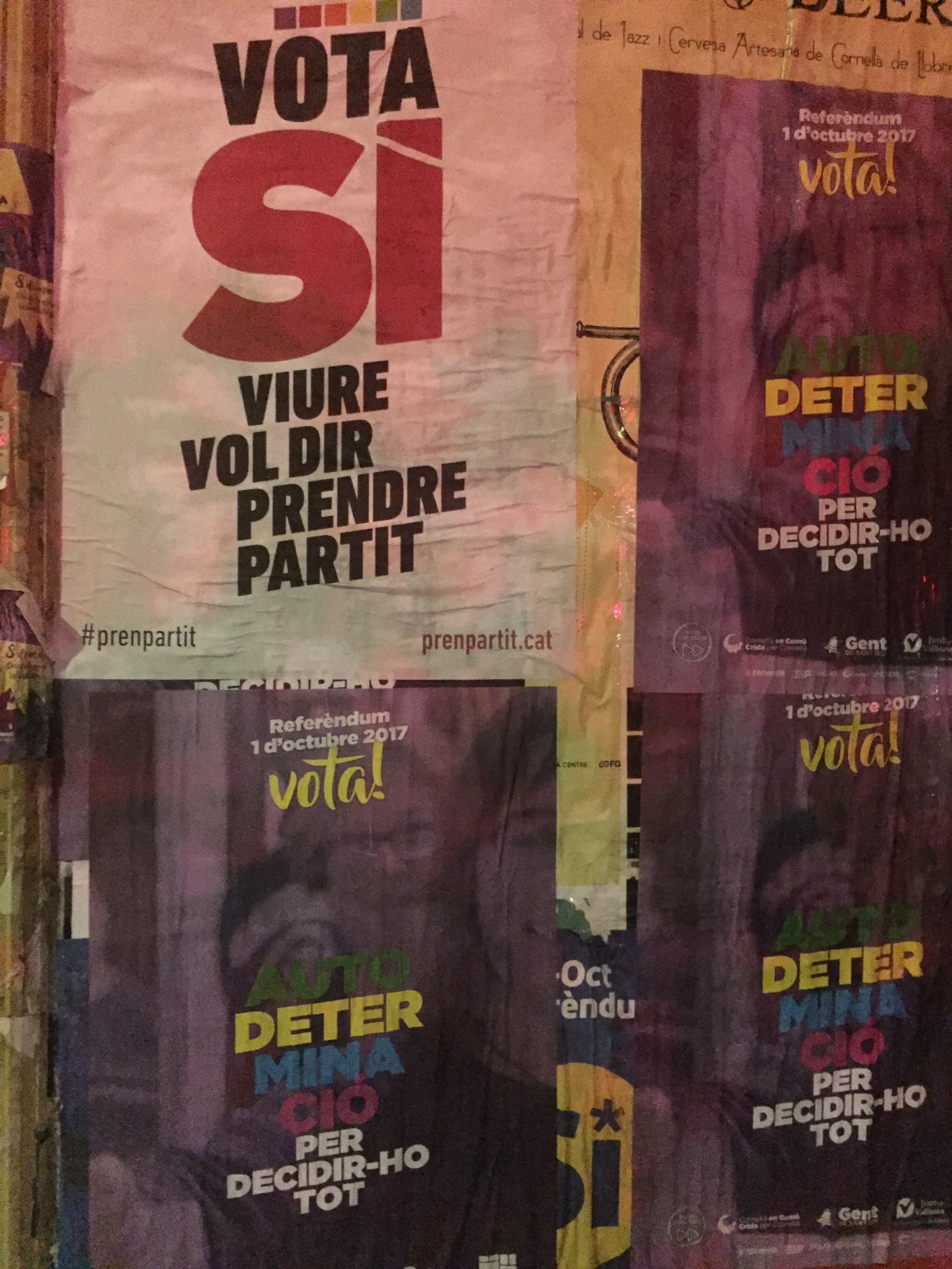 Los Mossos han identificado personas y requisado carteles esta noche en Cornellà